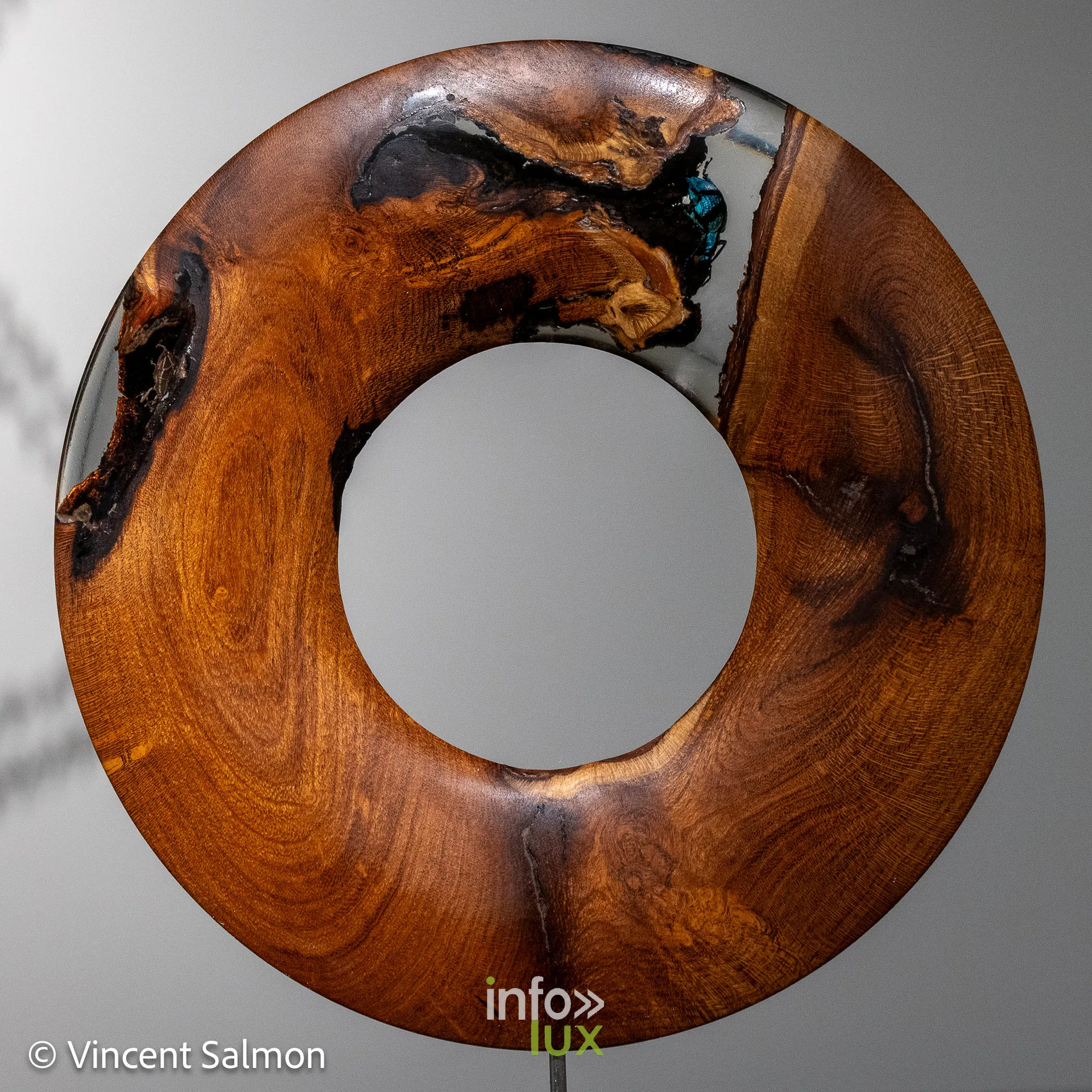 Salon Découvertes, Galerie Liehrmann, Liège, 2026 : Œuvre en bois de Maxime Lemoine (photo Vincent Salmon)