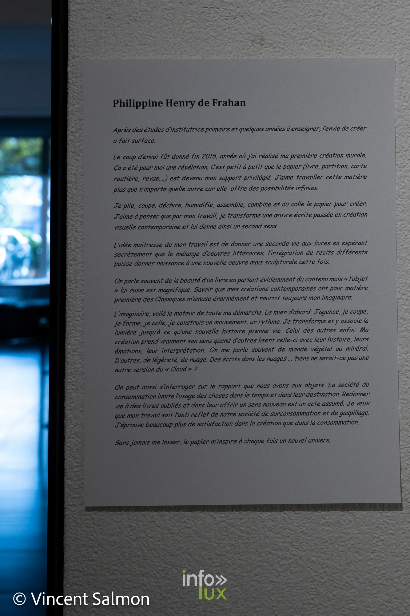 Salon Découvertes, Galerie Liehrmann, Liège, 2026 : Panneau de présentation de Philippine Henry de Frahan dans l’exposition (photo Vincent Salmon)