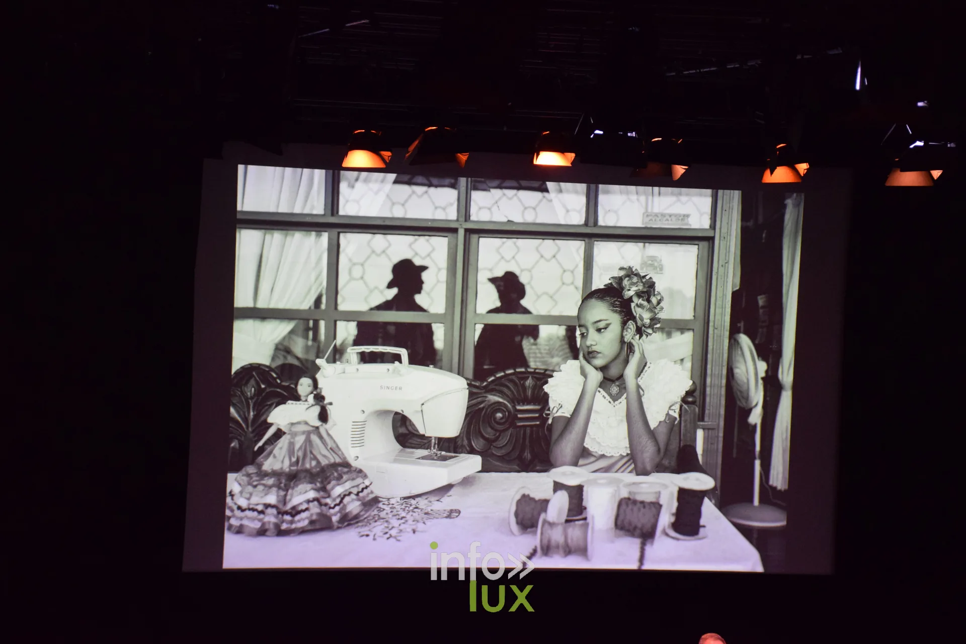 Salon Photo & Vidéo 2026, Grande Halle de la Villette, Paris : Une image projetée pendant la Grande Rencontre avec Nikos Aliagas, animée par Sophie Bernard