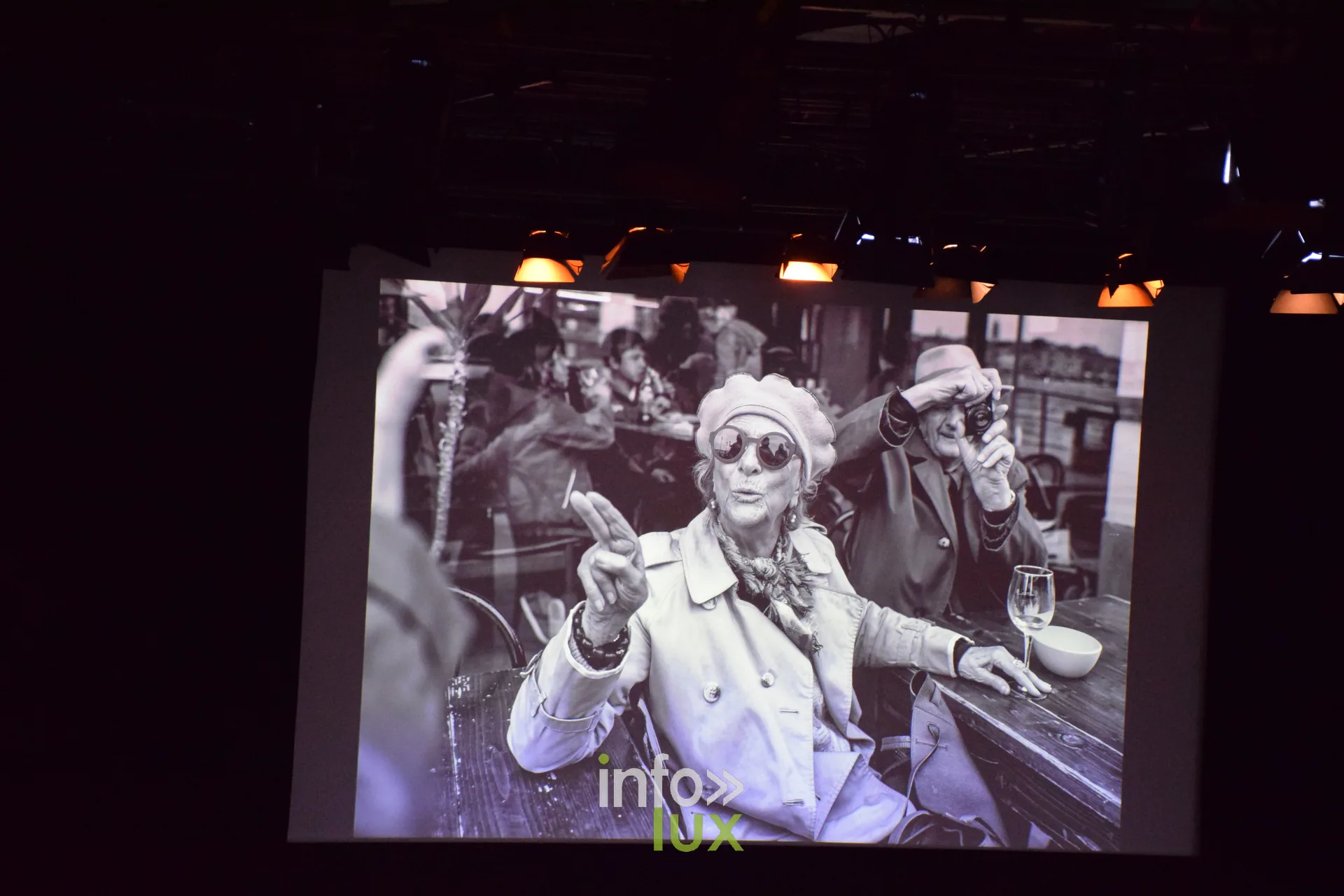 Salon Photo & Vidéo 2026, Grande Halle de la Villette, Paris : Une image projetée pendant la Grande Rencontre avec Nikos Aliagas, animée par Sophie Bernard