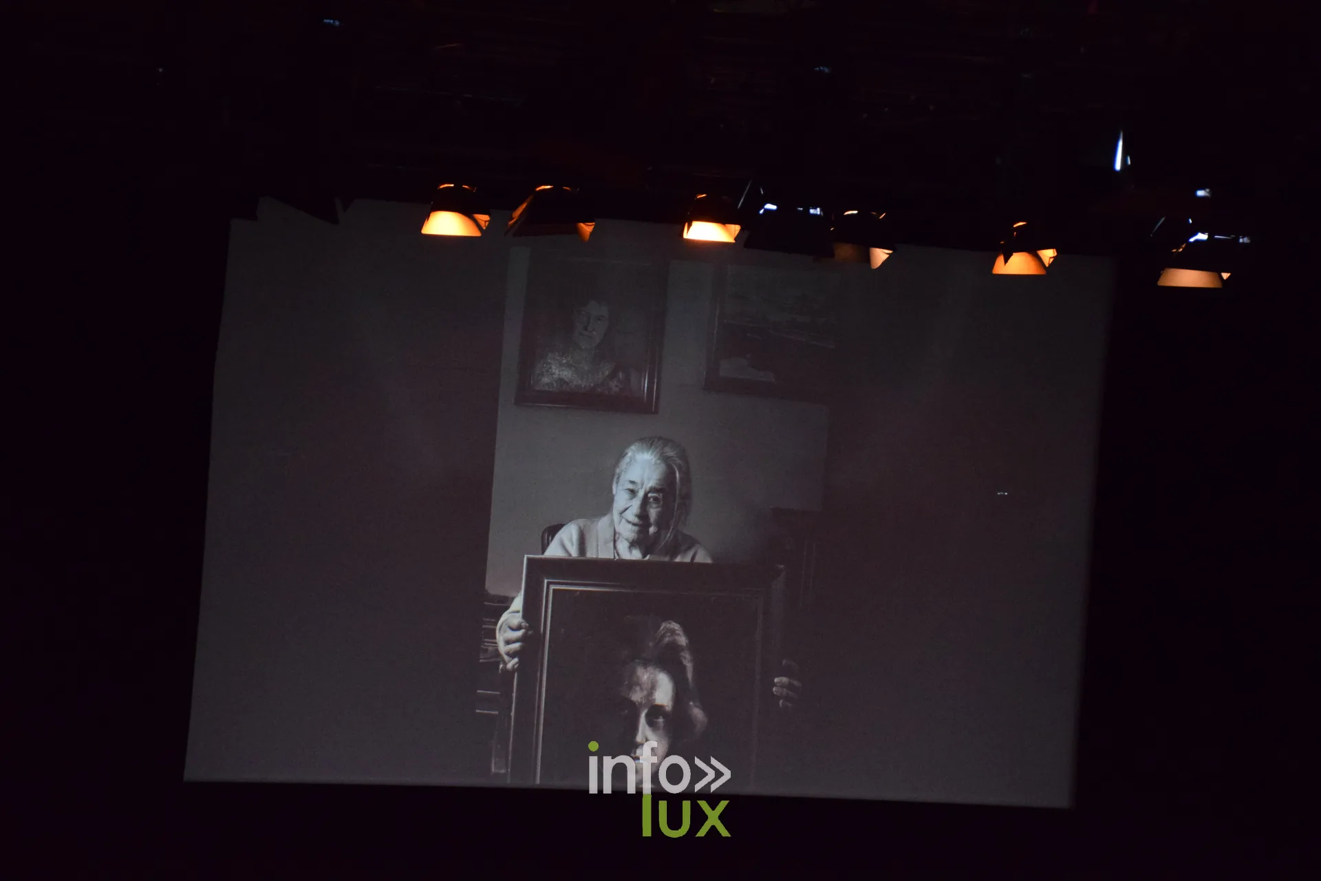 Salon Photo & Vidéo 2026, Grande Halle de la Villette, Paris : Une image projetée pendant la Grande Rencontre avec Nikos Aliagas, animée par Sophie Bernard