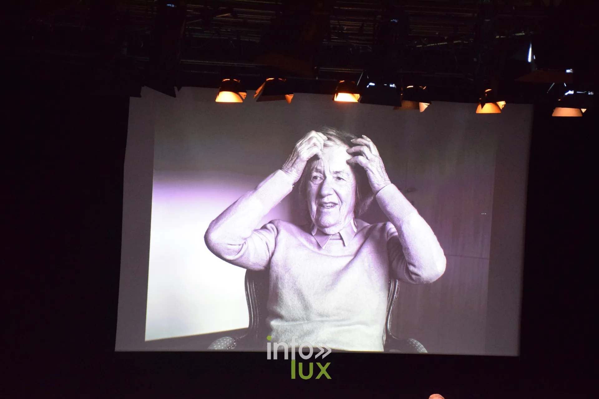 Salon Photo & Vidéo 2026, Grande Halle de la Villette, Paris : Une image projetée pendant la Grande Rencontre avec Nikos Aliagas, animée par Sophie Bernard