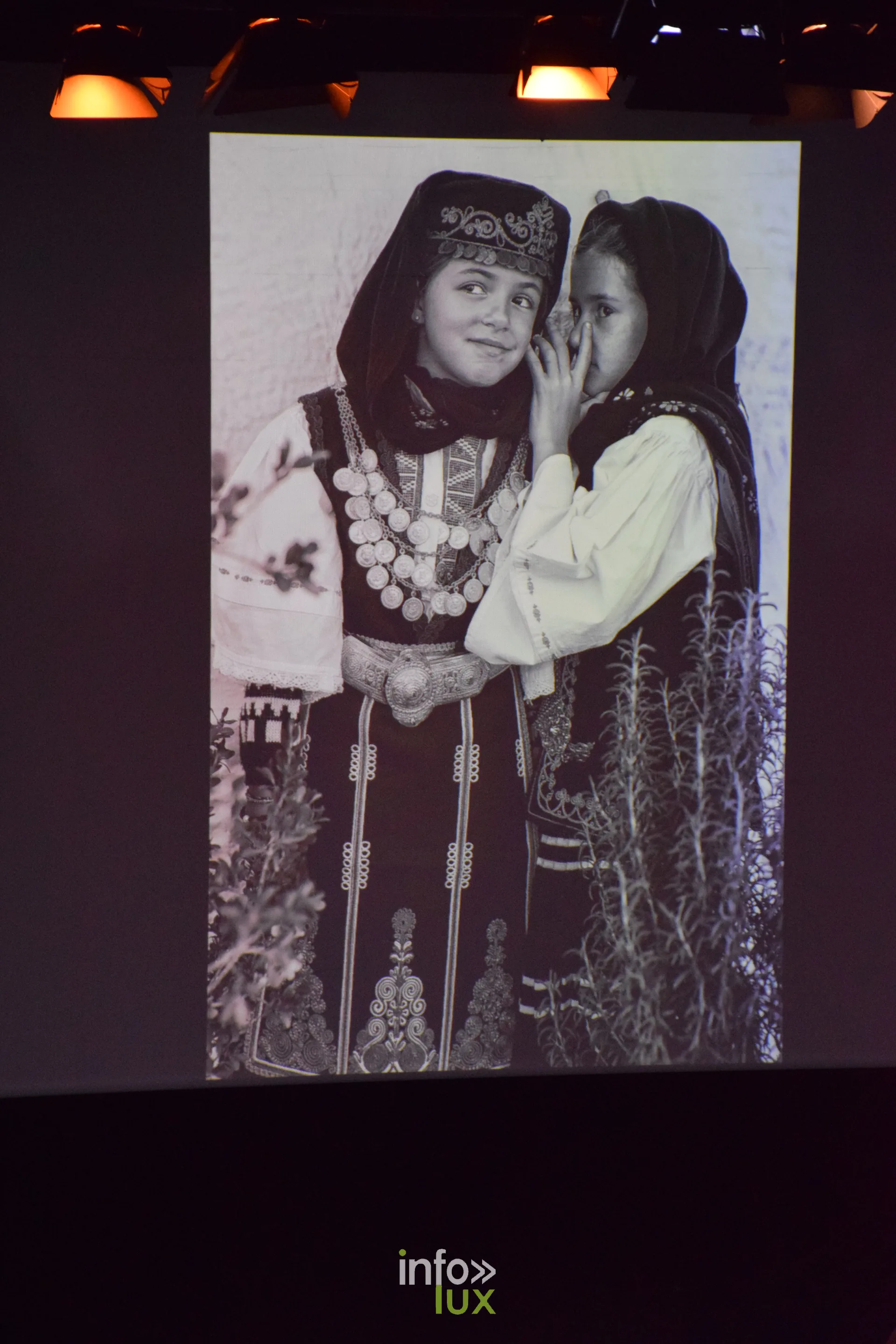 Salon Photo & Vidéo 2026, Grande Halle de la Villette, Paris : Une image projetée pendant la Grande Rencontre avec Nikos Aliagas, animée par Sophie Bernard