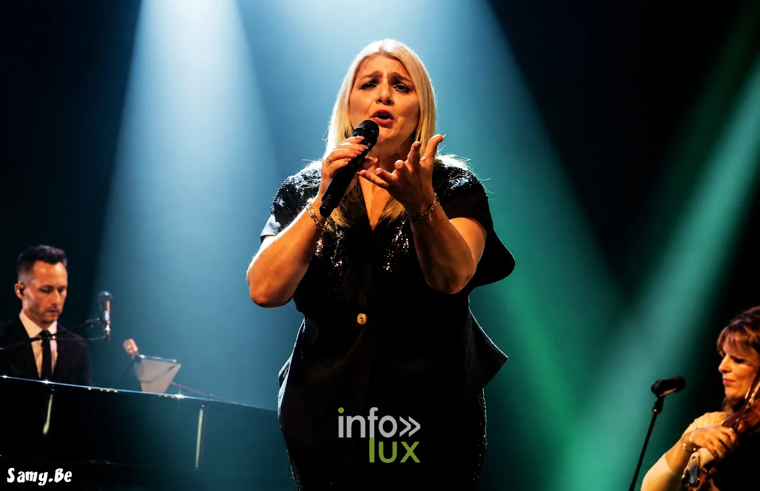 Sandra Kim, 40 ans de carrière, Théâtre de La Louvière, 23 octobre 2026 : Sandra Kim, avec Sven Van den Wyngaert au piano et Vanessa Salamon au violon (photo Samy.be)