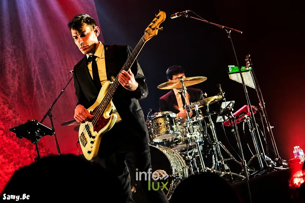 Sandra Kim, 40 ans de carrière, Théâtre de La Louvière, 23 octobre 2026 : Jelle Van Cleemputte à la basse et Claudio Arduini à la batterie (photo Samy.be)