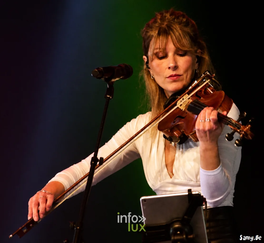 Sandra Kim, 40 ans de carrière, Théâtre de La Louvière, 23 octobre 2026 : Vanessa Salamon au violon (photo Samy.be)