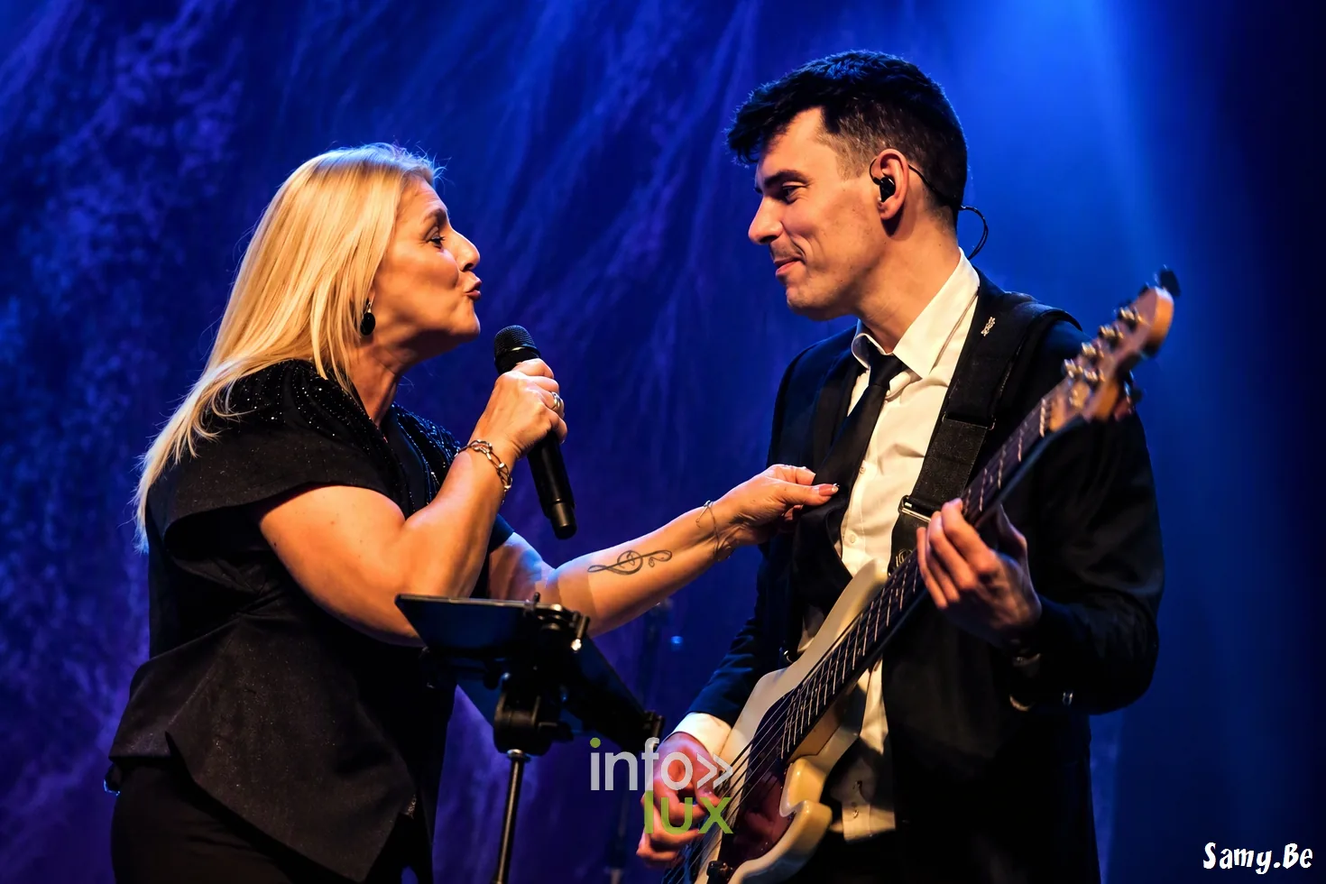 Sandra Kim, 40 ans de carrière, Théâtre de La Louvière, 23 octobre 2026 : Sandra Kim et Jelle Van Cleemputte, à la basse (photo Samy.be)