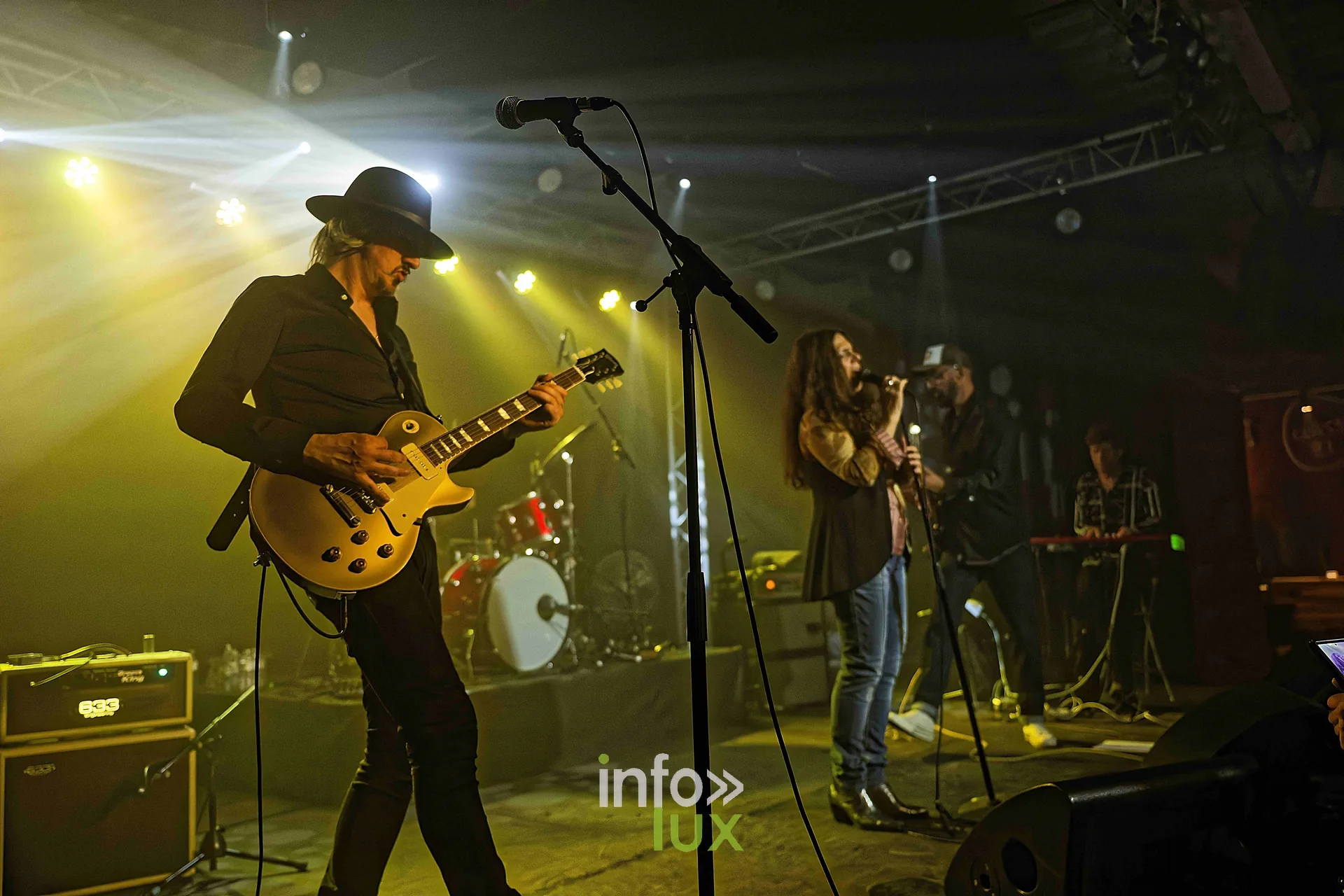 Sari Schorr au Zik-Zak, Ittre, 8 octobre 2026 : Un musicien sur scène