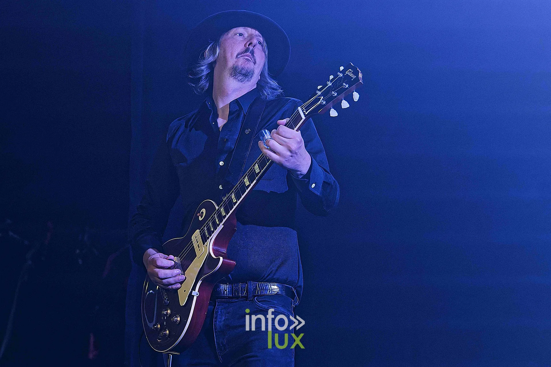 Sari Schorr au Zik-Zak, Ittre, 8 octobre 2026 : Un musicien sur scène