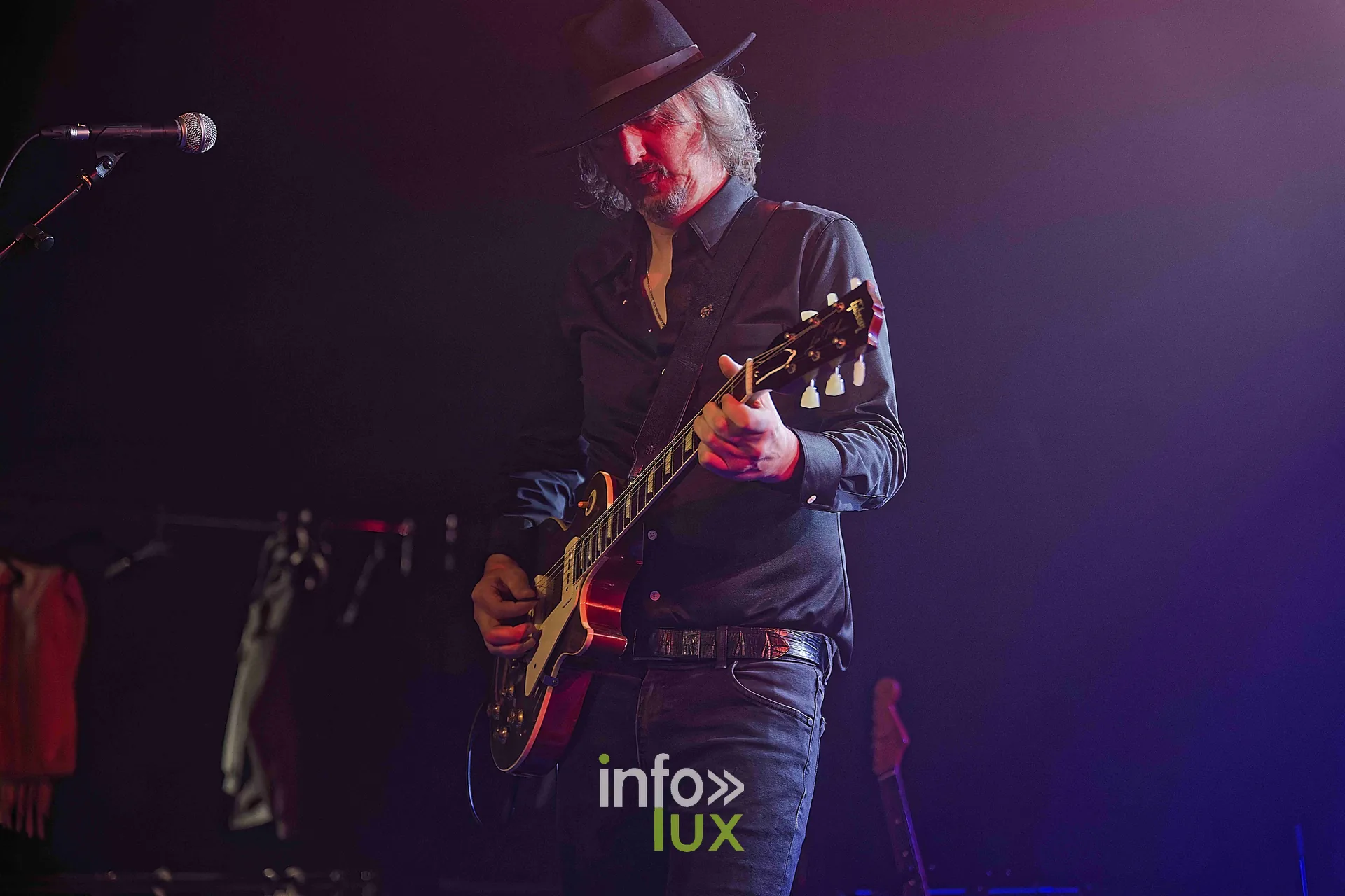 Sari Schorr au Zik-Zak, Ittre, 8 octobre 2026 : Un musicien sur scène
