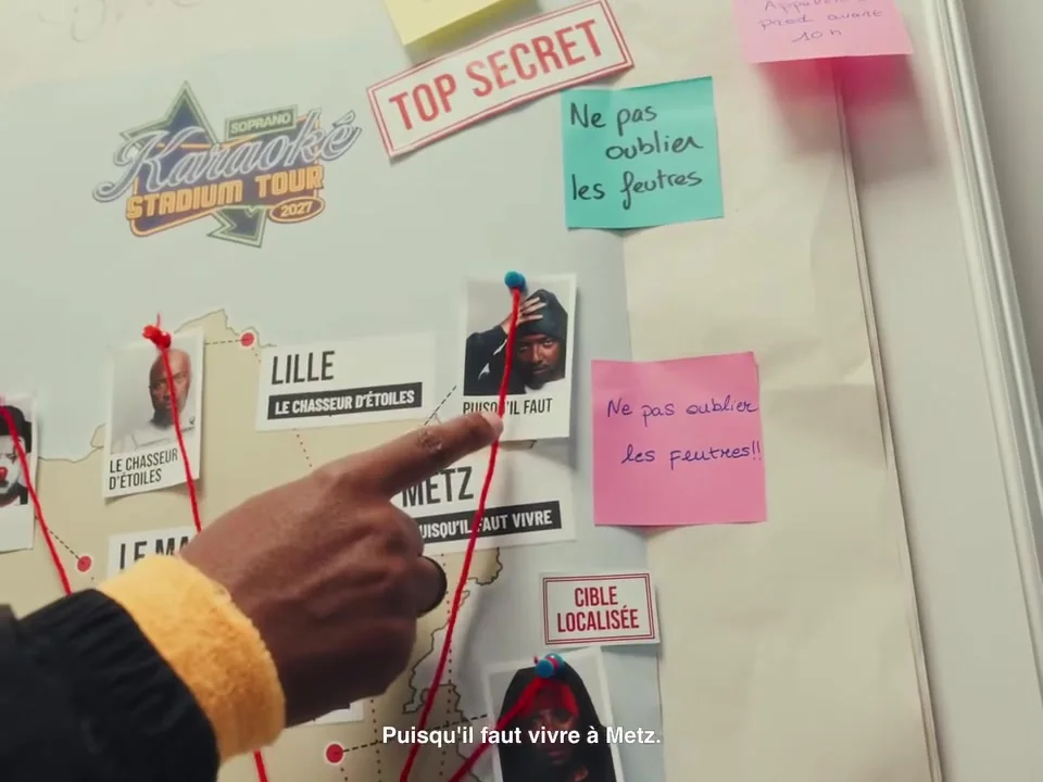 Capture de la vidéo officielle « La carte des séances de dédicace » de Soprano (image 29)
