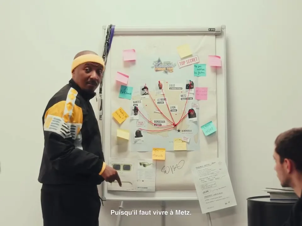 Capture de la vidéo officielle « La carte des séances de dédicace » de Soprano (image 30)