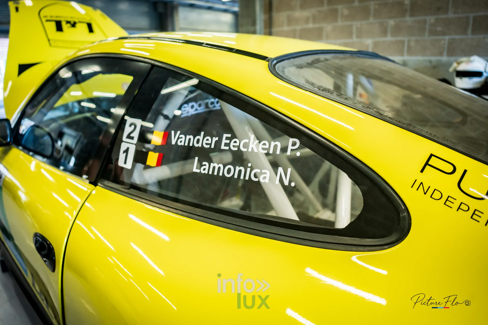 Team 84 au BGDC SuperSpa 2026 à Spa-Francorchamps : les noms des pilotes Vander Eecken P. et Lamonica N. sur la vitre de la #84