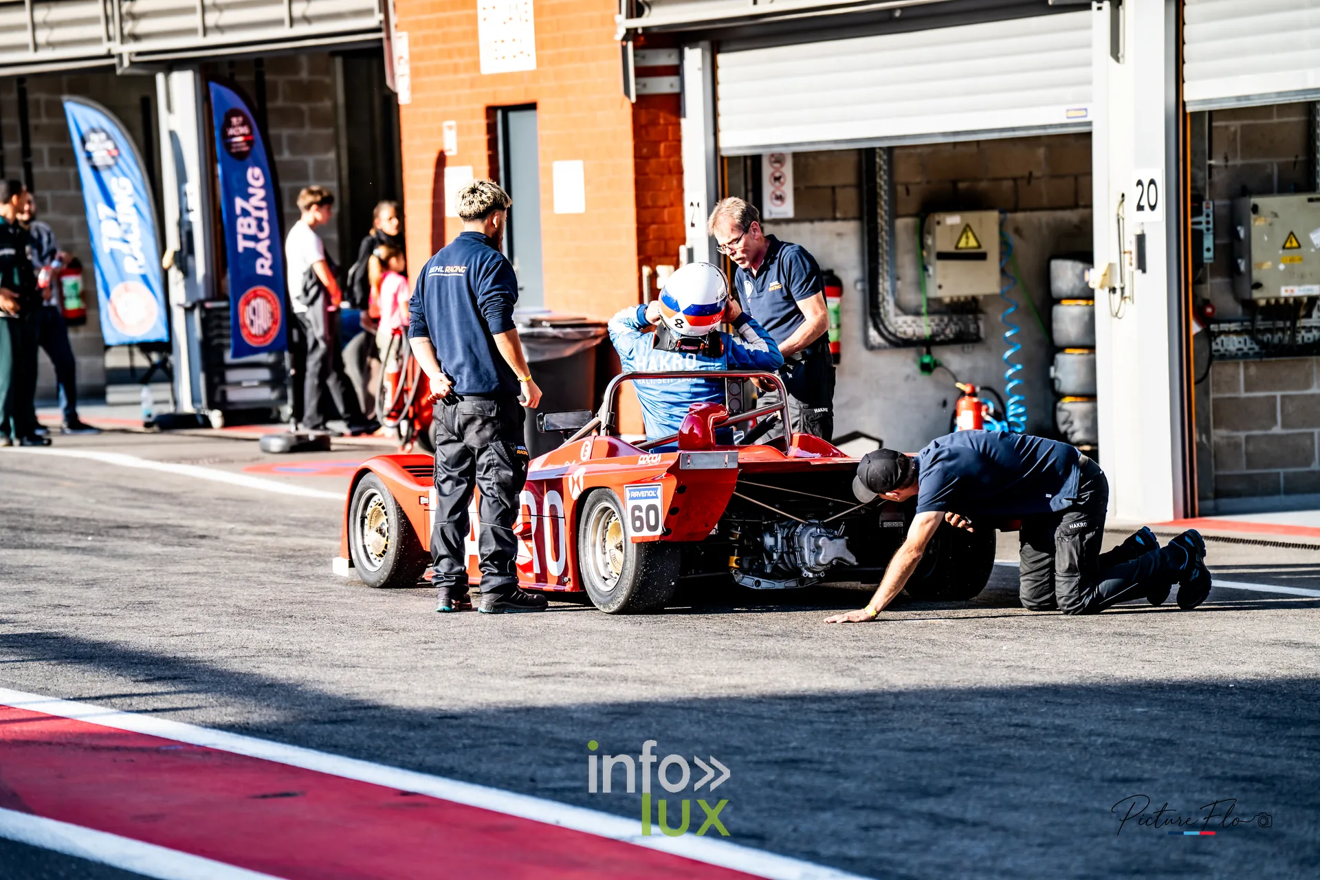 Team 84 au BGDC SuperSpa 2026 à Spa-Francorchamps : des mécaniciens autour d’un prototype rouge