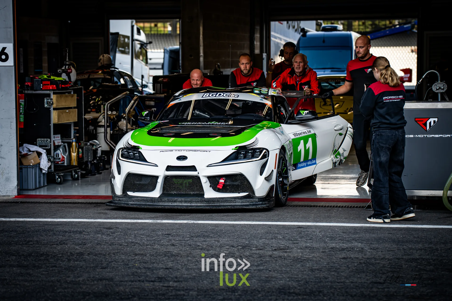 Team 84 au BGDC SuperSpa 2026 à Spa-Francorchamps : la Toyota Supra #11 poussée devant son box