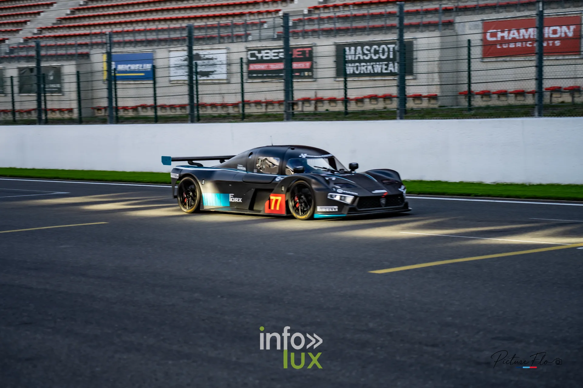 Team 84 au BGDC SuperSpa 2026 à Spa-Francorchamps : un prototype noir en piste
