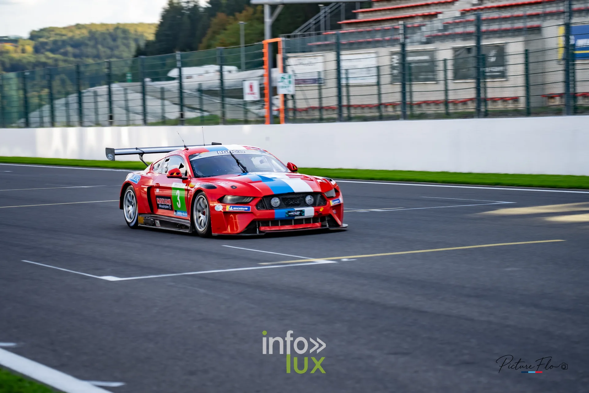 Team 84 au BGDC SuperSpa 2026 à Spa-Francorchamps : une Ford Mustang rouge en piste