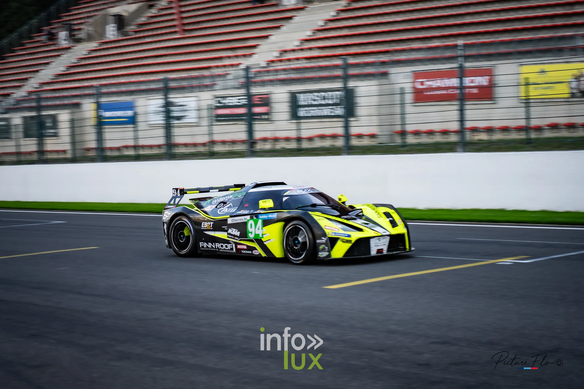 Team 84 au BGDC SuperSpa 2026 à Spa-Francorchamps : une voiture jaune fluo et noire en piste