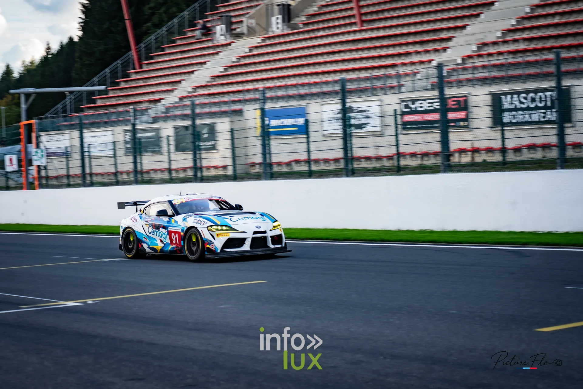 Team 84 au BGDC SuperSpa 2026 à Spa-Francorchamps : une Toyota Supra blanche en piste