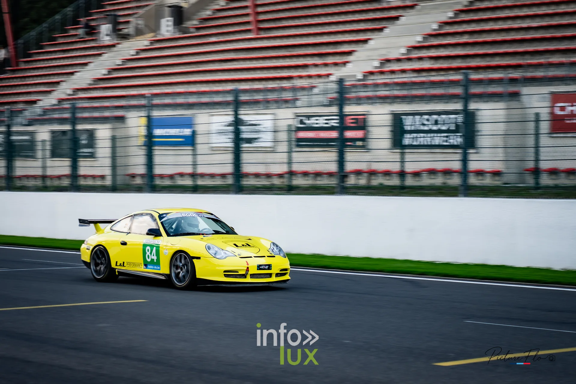 Team 84 au BGDC SuperSpa 2026 à Spa-Francorchamps : la #84 devant les tribunes