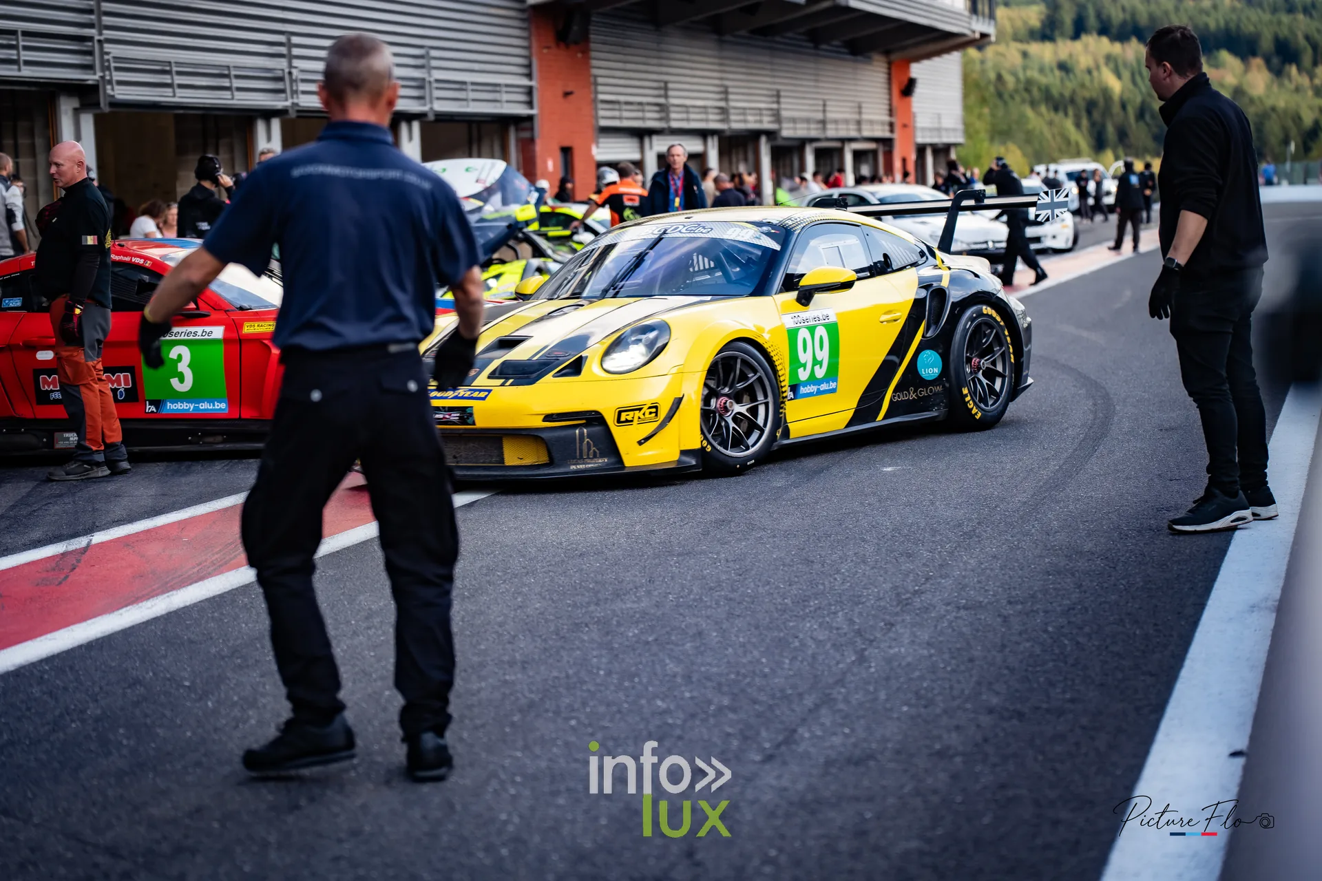 Team 84 au BGDC SuperSpa 2026 à Spa-Francorchamps : une Porsche jaune #99 dans la voie des stands