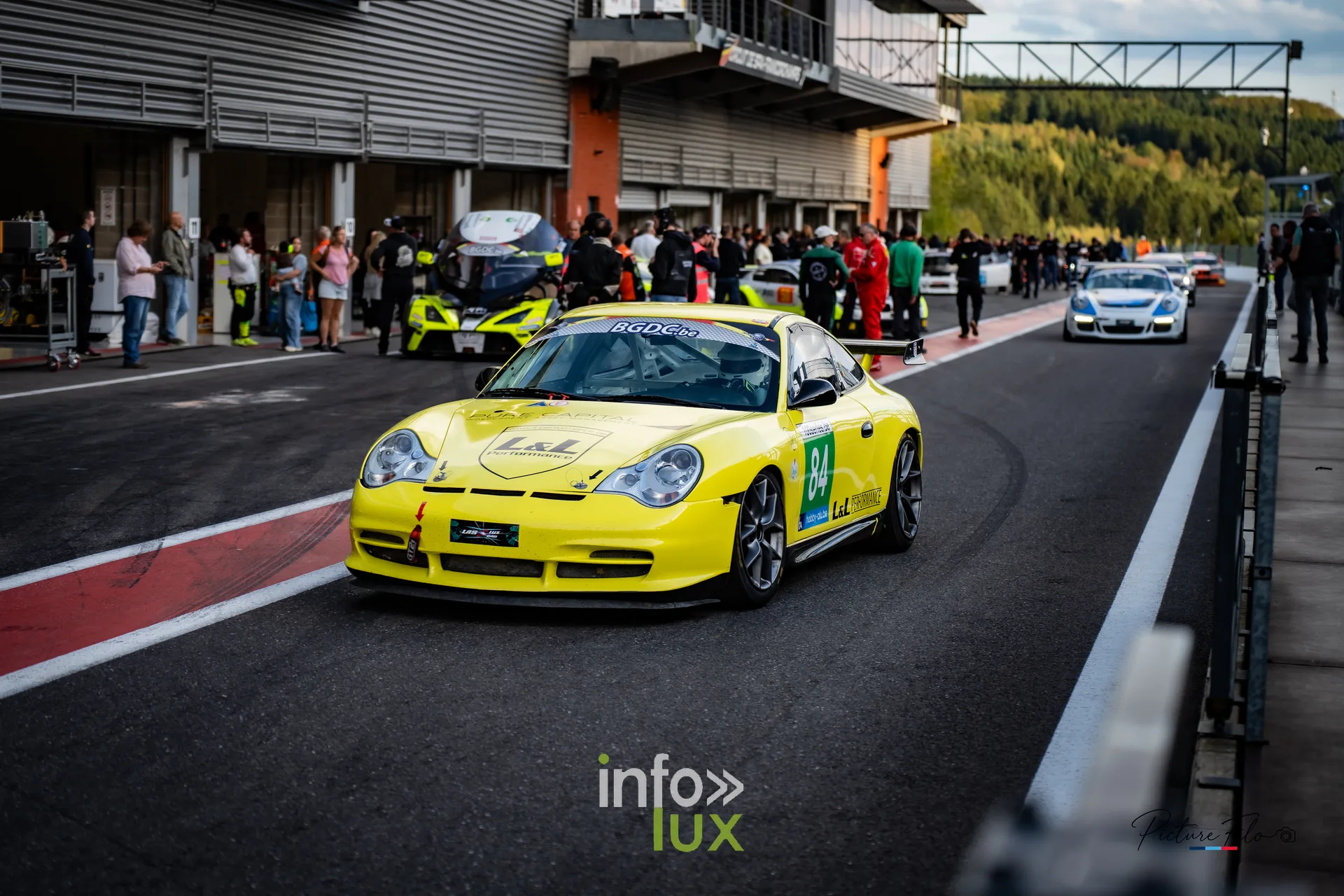 Team 84 au BGDC SuperSpa 2026 à Spa-Francorchamps : la #84 dans la voie des stands, face