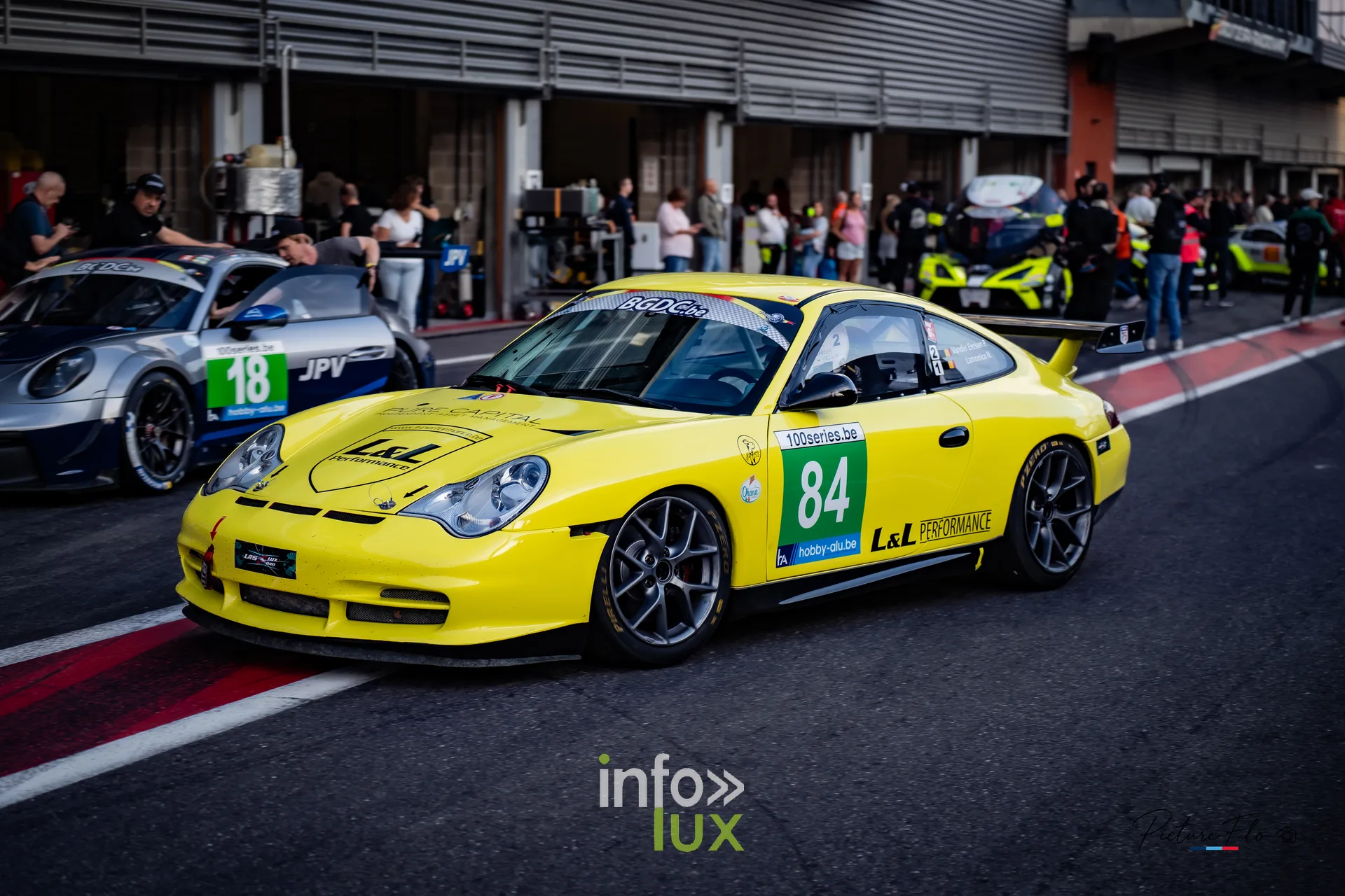 Team 84 au BGDC SuperSpa 2026 à Spa-Francorchamps : la #84 devant la Porsche #18