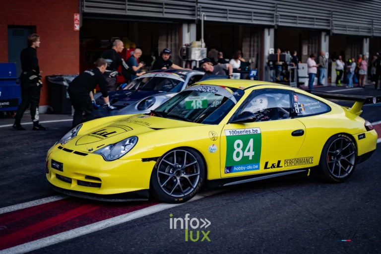 Team 84 au BGDC SuperSpa 2026 à Spa-Francorchamps : la #84 dans la voie des stands, en gros plan