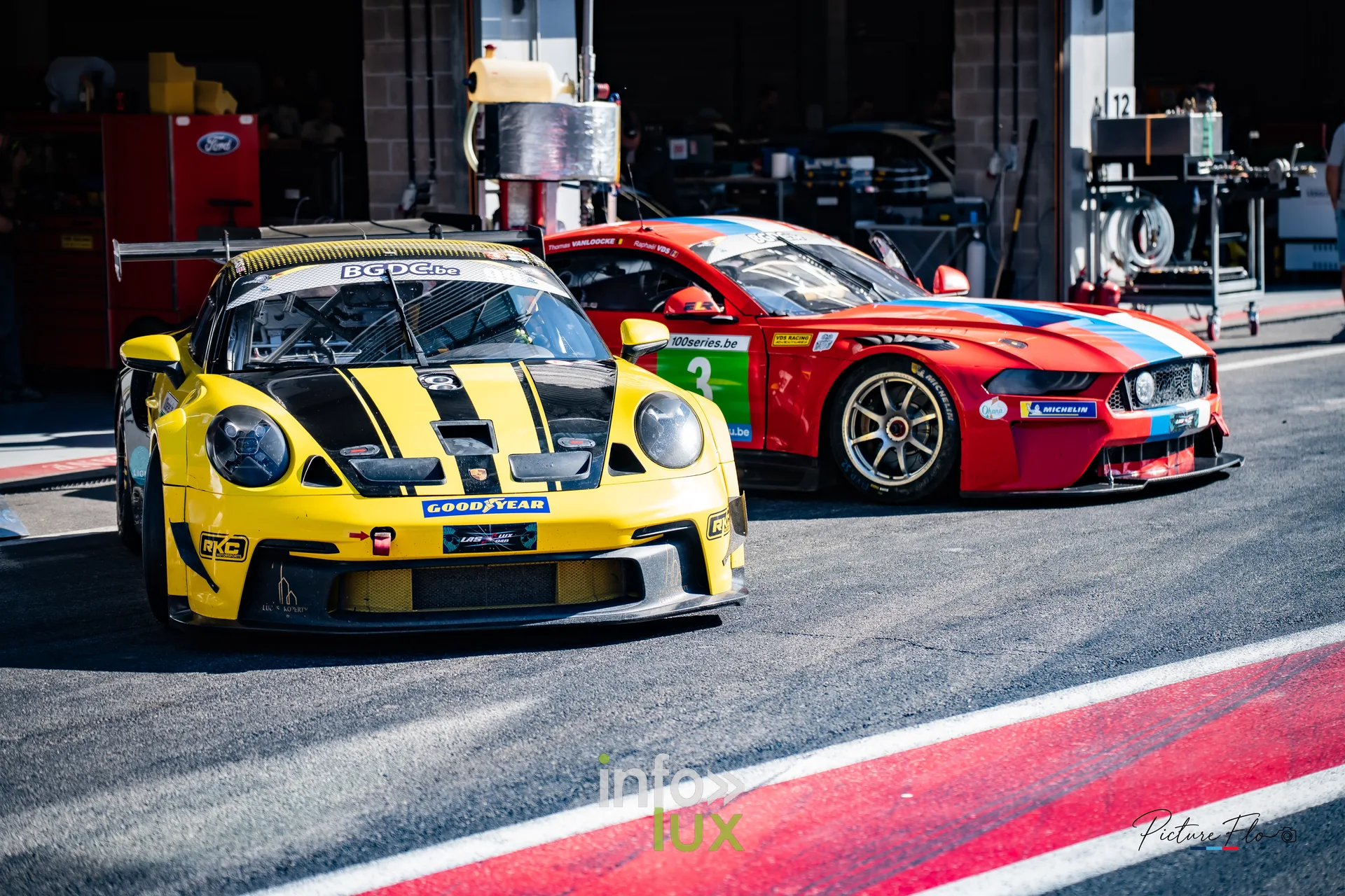 Team 84 au BGDC SuperSpa 2026 à Spa-Francorchamps : une Porsche jaune et une Mustang devant les box