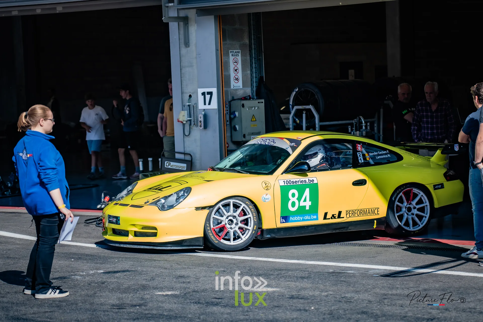 Team 84 au BGDC SuperSpa 2026 à Spa-Francorchamps : la #84 devant le box 17