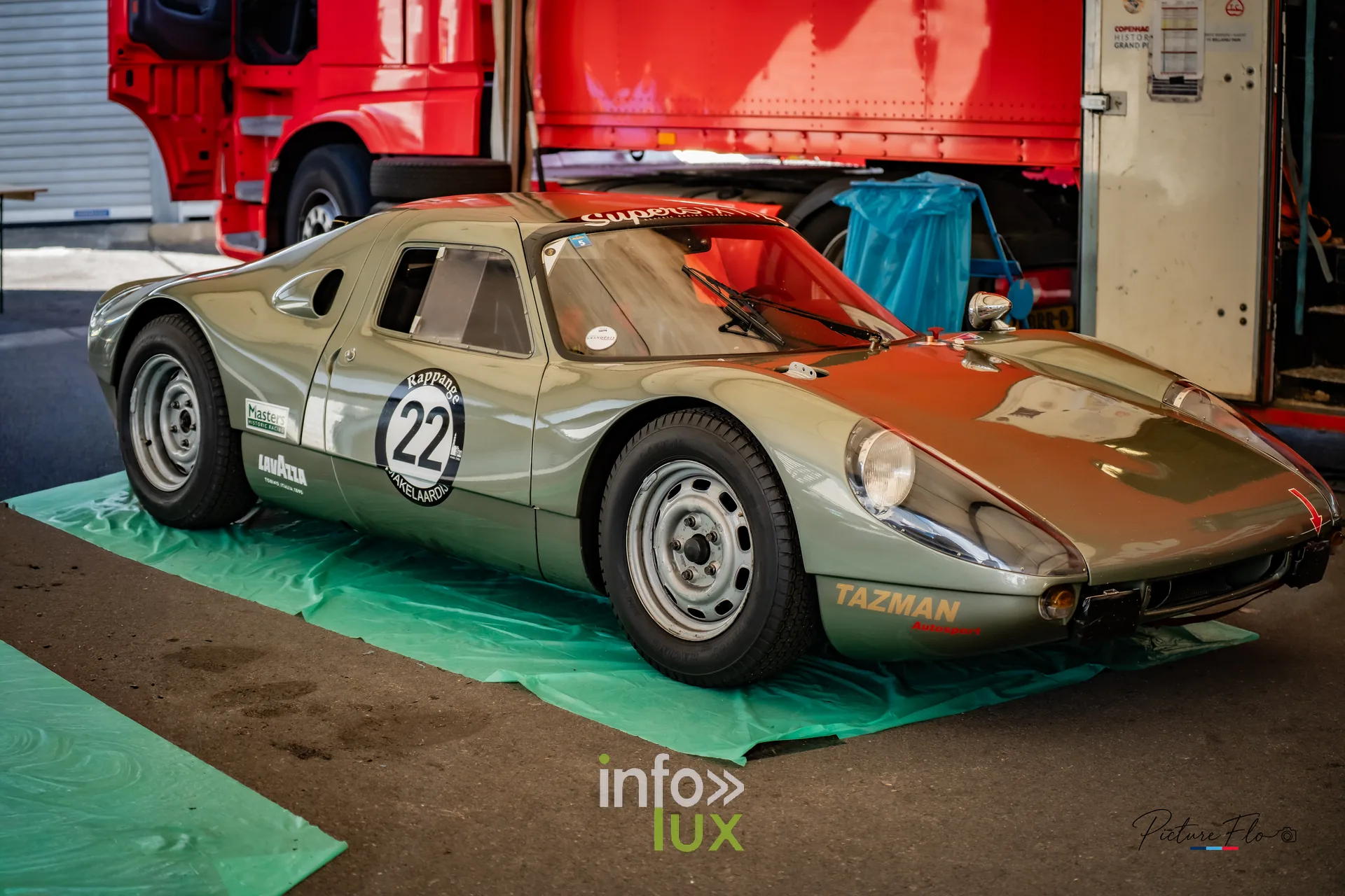 Team 84 au BGDC SuperSpa 2026 à Spa-Francorchamps : une Porsche ancienne #22 au paddock