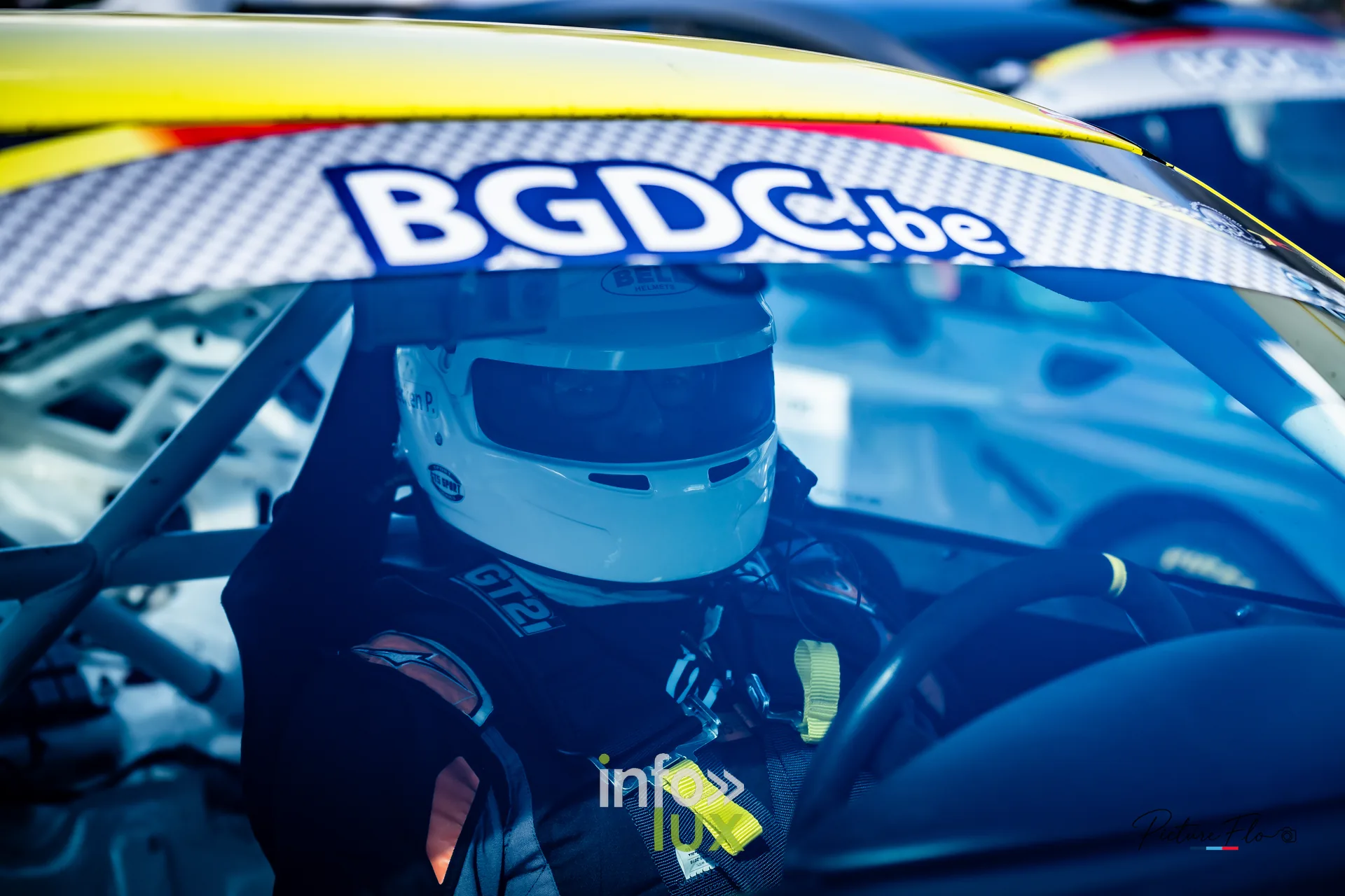 Team 84 au BGDC SuperSpa 2026 à Spa-Francorchamps : un pilote casqué dans l’habitacle