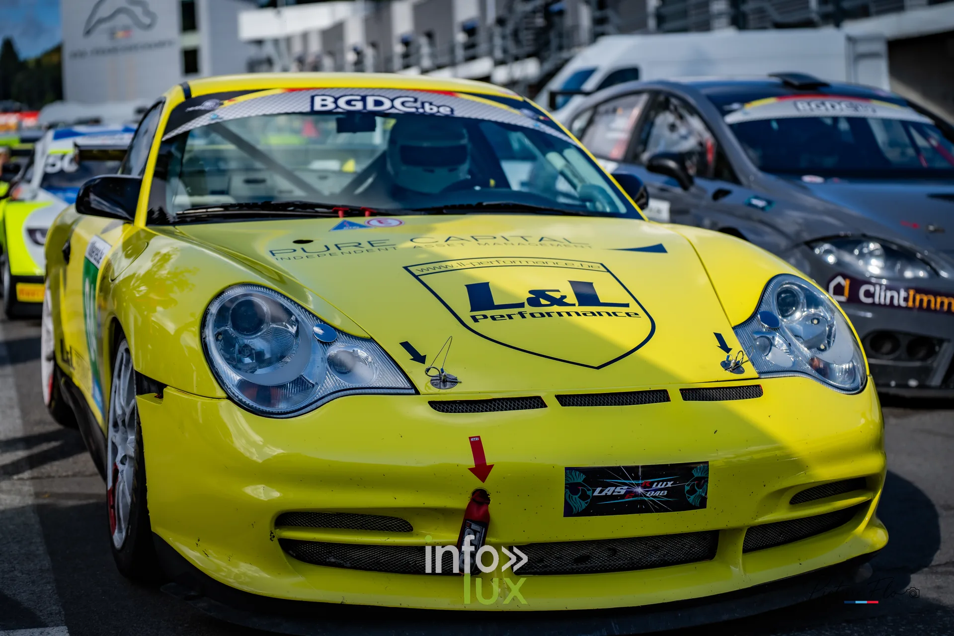 Team 84 au BGDC SuperSpa 2026 à Spa-Francorchamps : la #84 de face, blason L&L Performance sur le capot