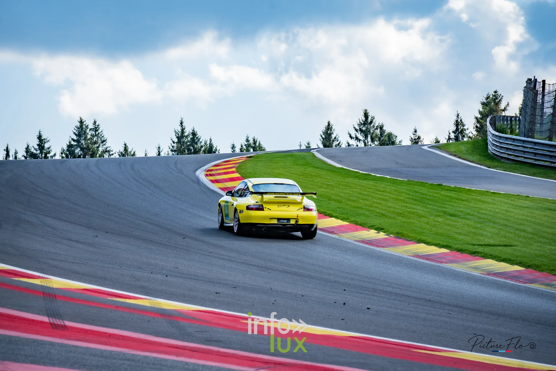 Team 84 au BGDC SuperSpa 2026 à Spa-Francorchamps : la #84 attaque la montée du Raidillon