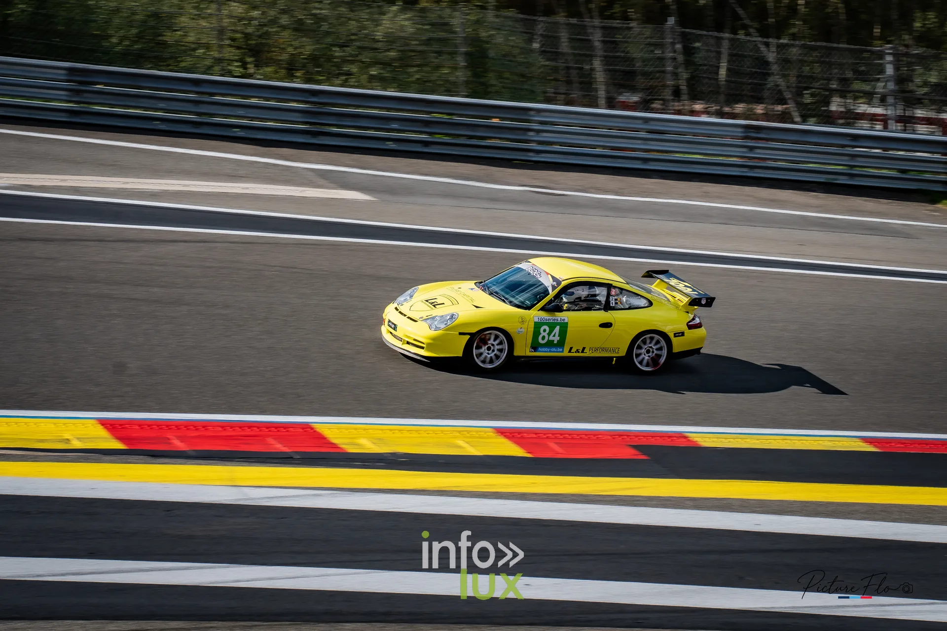 Team 84 au BGDC SuperSpa 2026 à Spa-Francorchamps : la #84 en piste le long des vibreurs