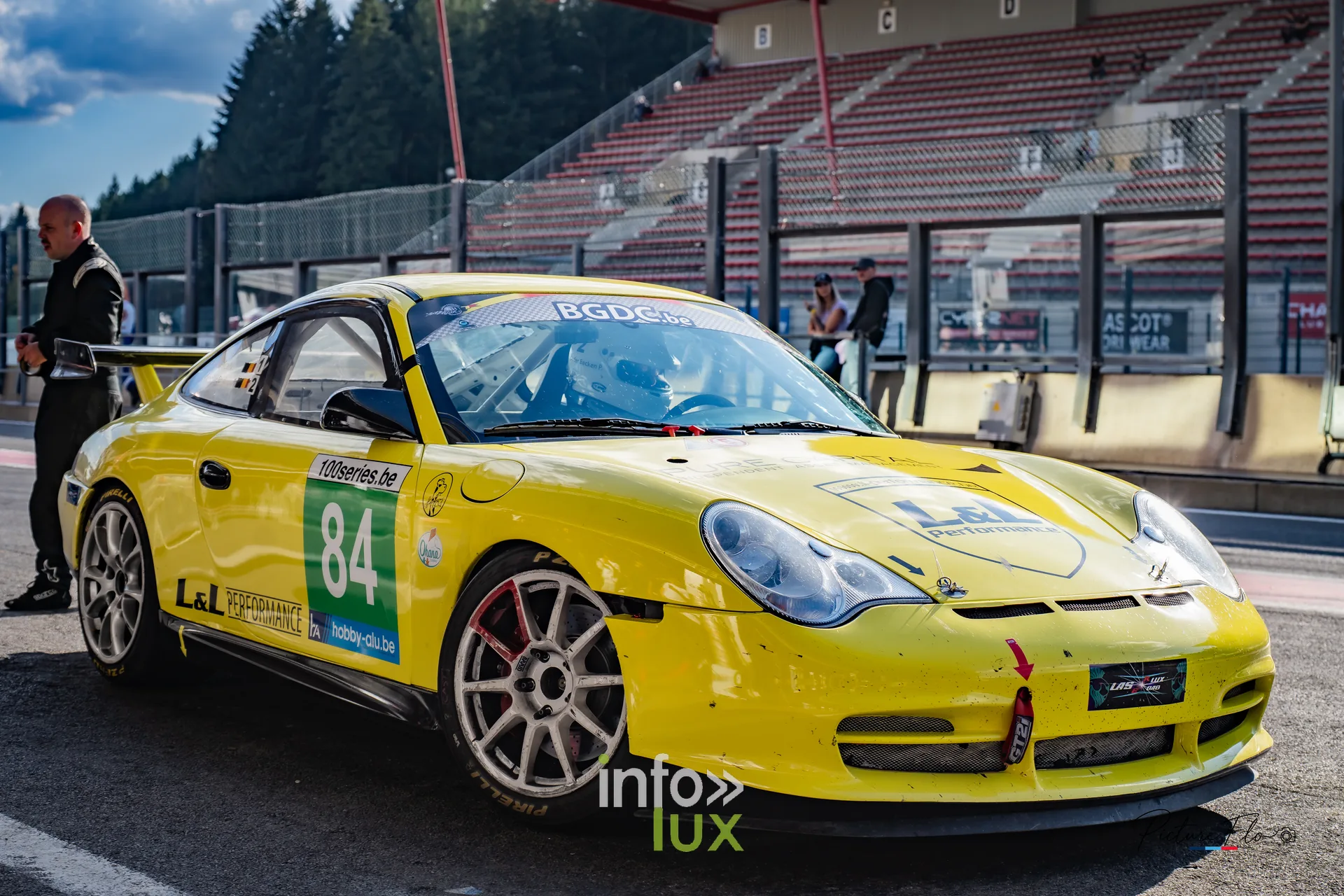 Team 84 au BGDC SuperSpa 2026 à Spa-Francorchamps : la #84 à l’arrêt dans la voie des stands