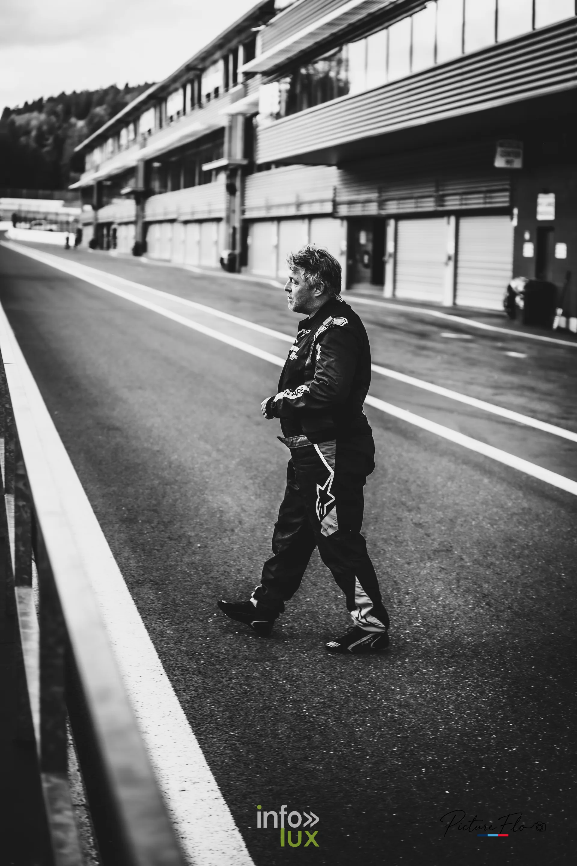 Team 84 au BGDC SuperSpa 2026 à Spa-Francorchamps : l’un des pilotes de la #84 dans la voie des stands