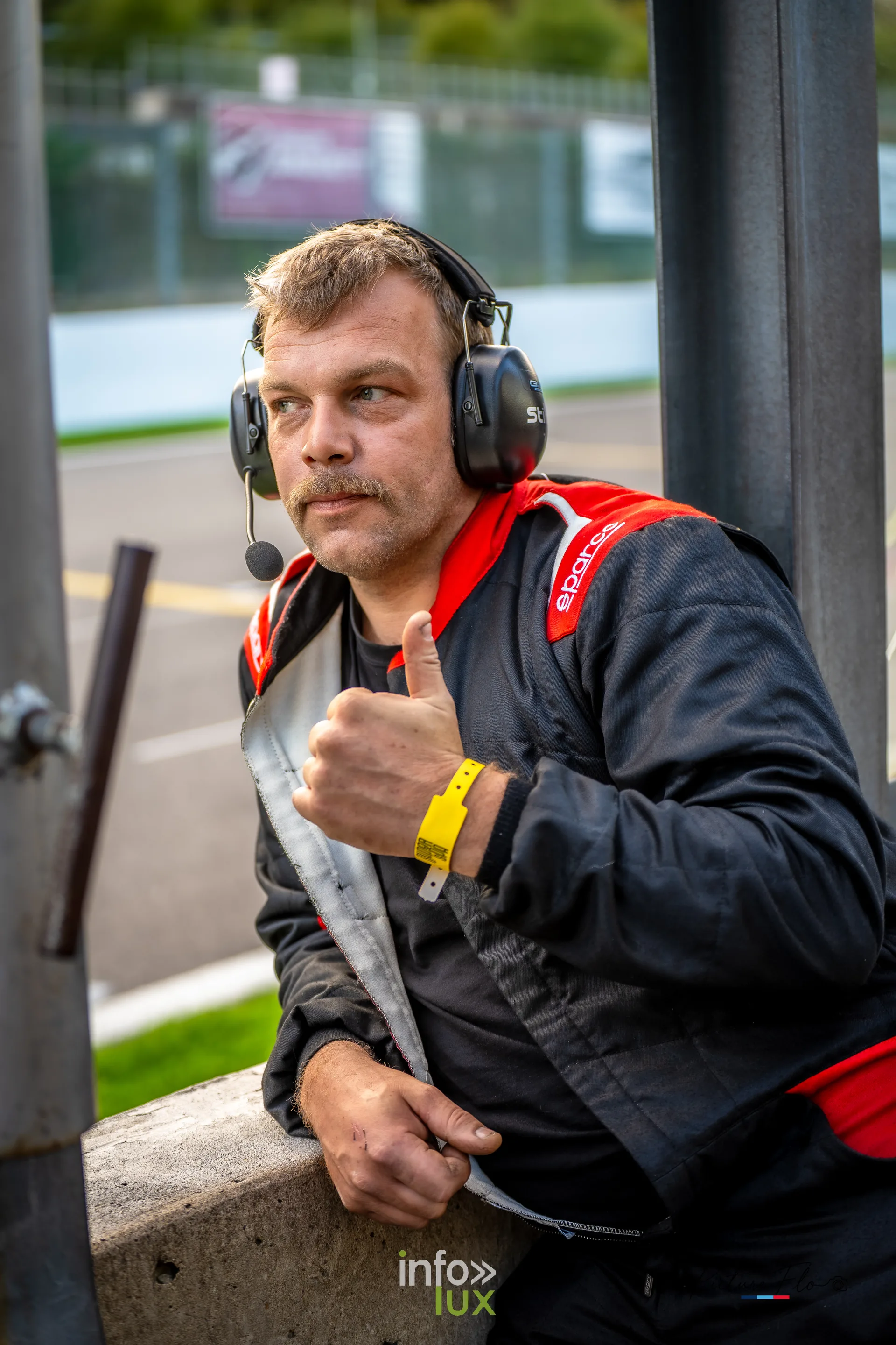 Team 84 au BGDC SuperSpa 2026 à Spa-Francorchamps : un membre de l’équipe, pouce levé
