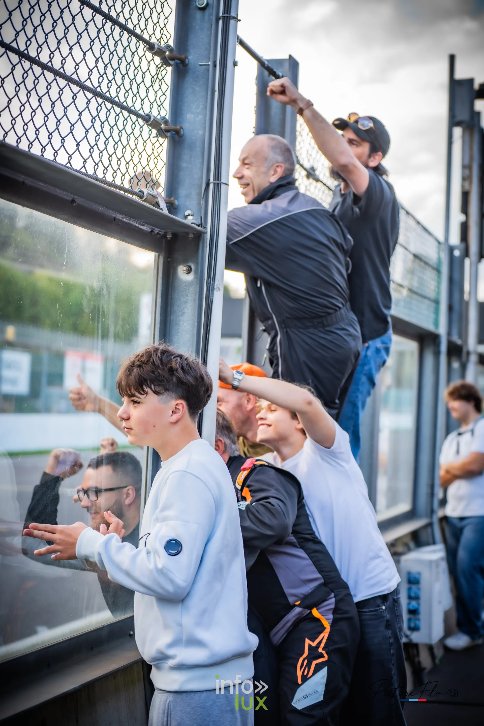 Team 84 au BGDC SuperSpa 2026 à Spa-Francorchamps : l’équipe encourage la #84 au passage