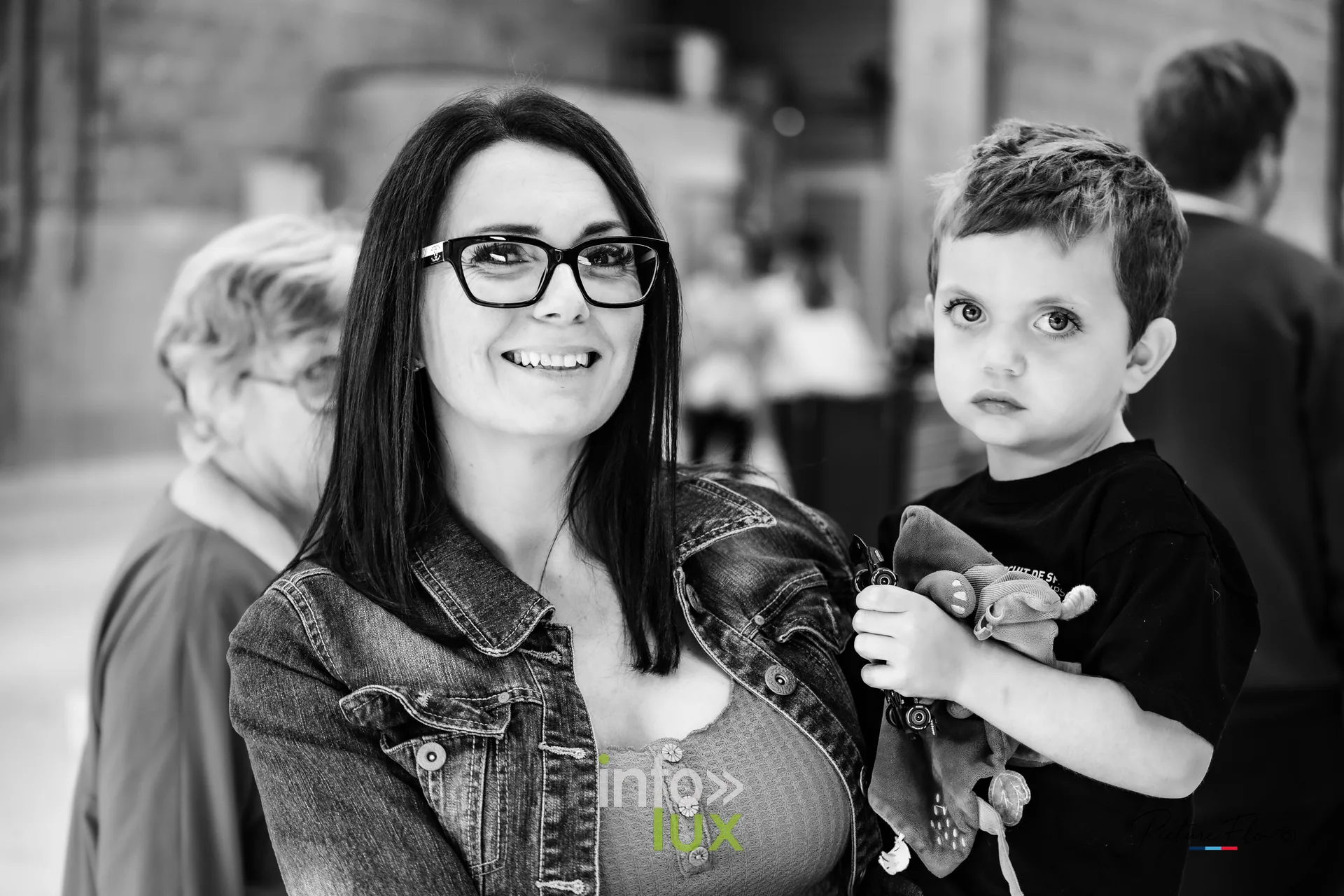 Team 84 au BGDC SuperSpa 2026 à Spa-Francorchamps : une supportrice et un enfant dans le paddock