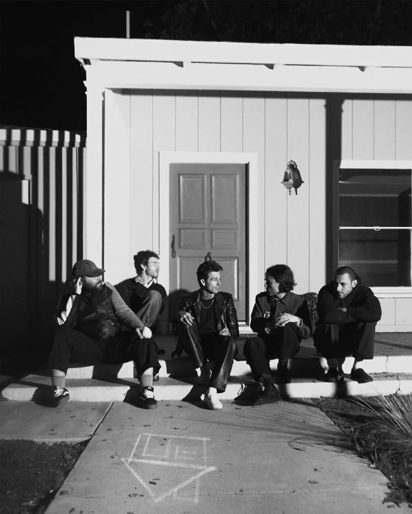 Les cinq membres de The Neighbourhood