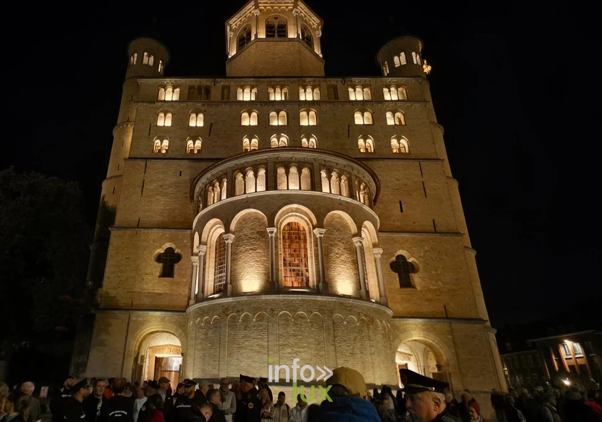 750e Tour Sainte-Gertrude, Nivelles, 4 octobre 2026 : La collégiale Sainte-Gertrude illuminée avant le départ