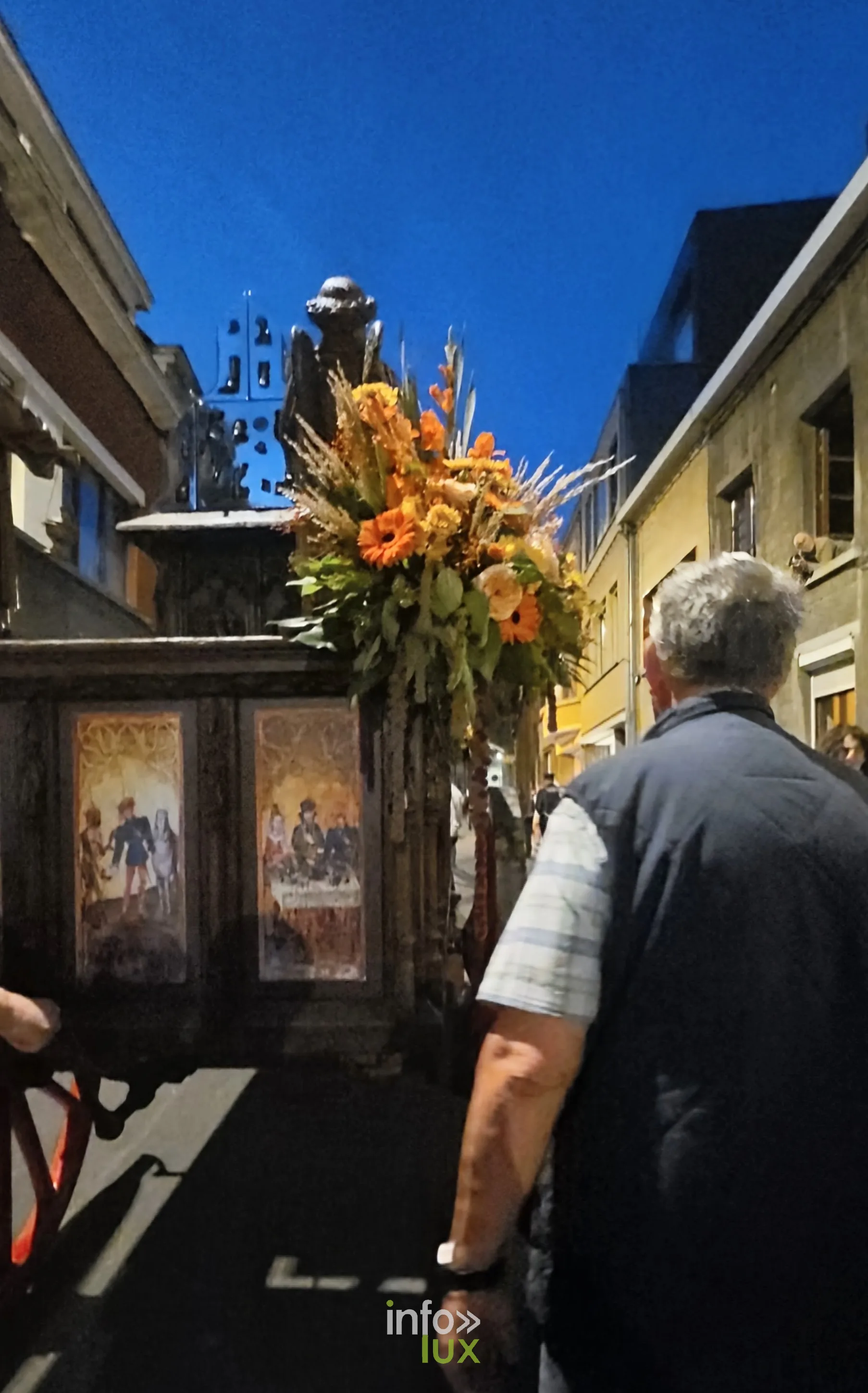 750e Tour Sainte-Gertrude, Nivelles, 4 octobre 2026 : Le char de la châsse avant le départ, à l’aube