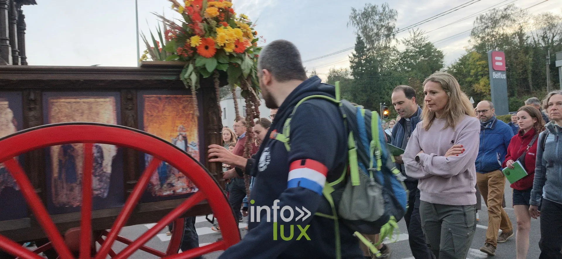 750e Tour Sainte-Gertrude, Nivelles, 4 octobre 2026 : Le char de la châsse et les marcheurs sur le parcours
