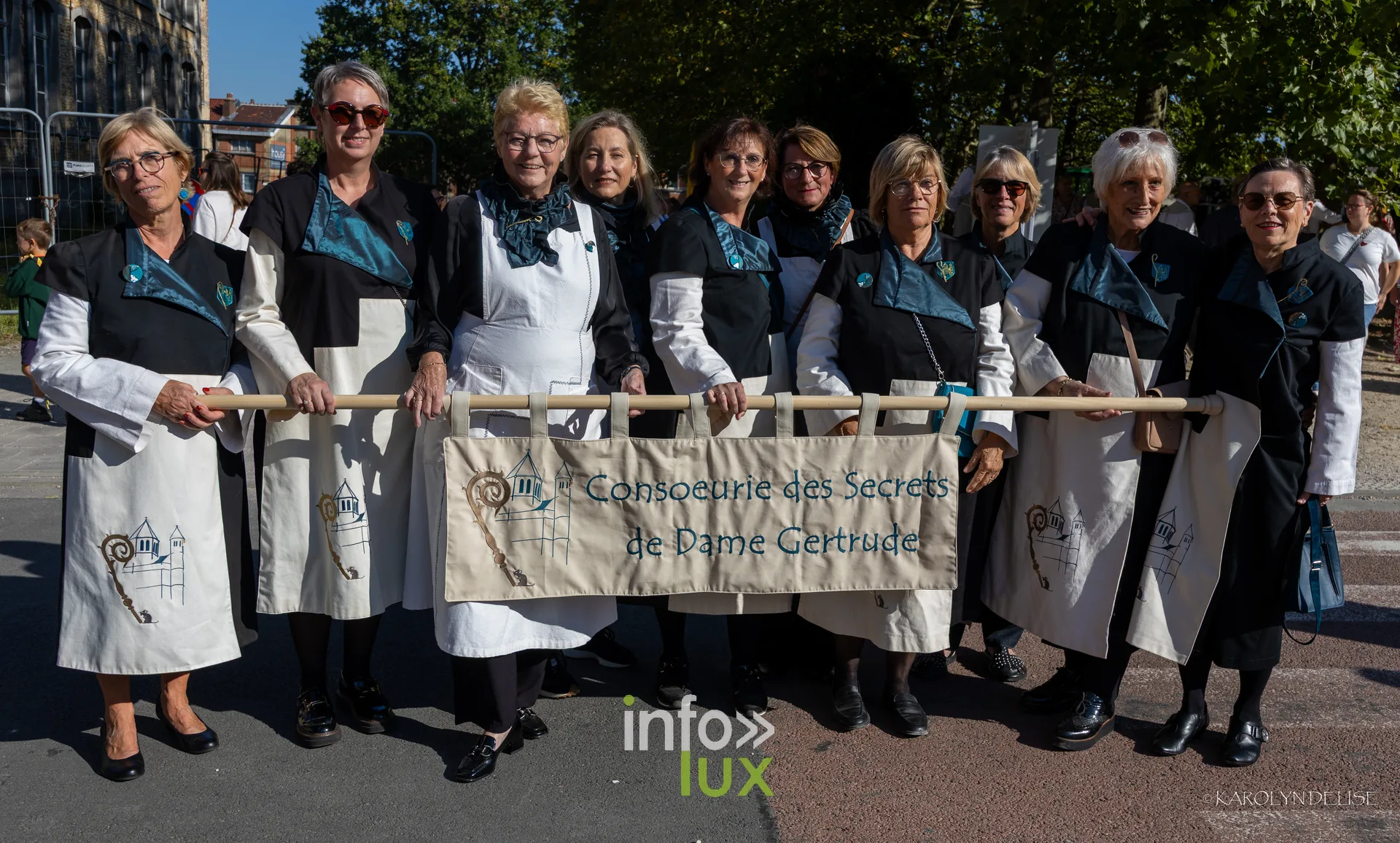 750e Tour Sainte-Gertrude, Nivelles, 4 octobre 2026 : Un groupe costumé avant la rentrée