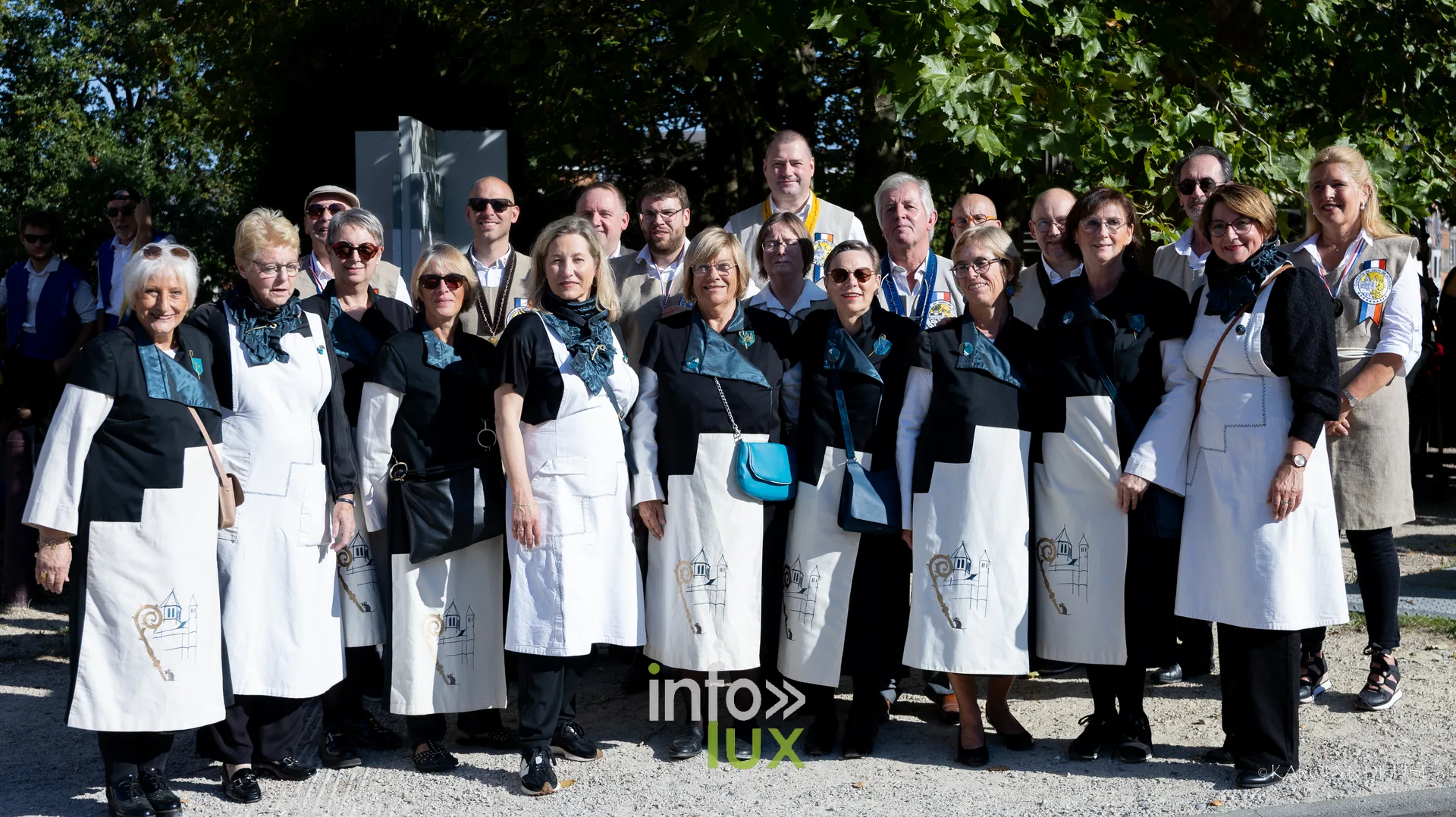 750e Tour Sainte-Gertrude, Nivelles, 4 octobre 2026 : Un groupe costumé avant la rentrée