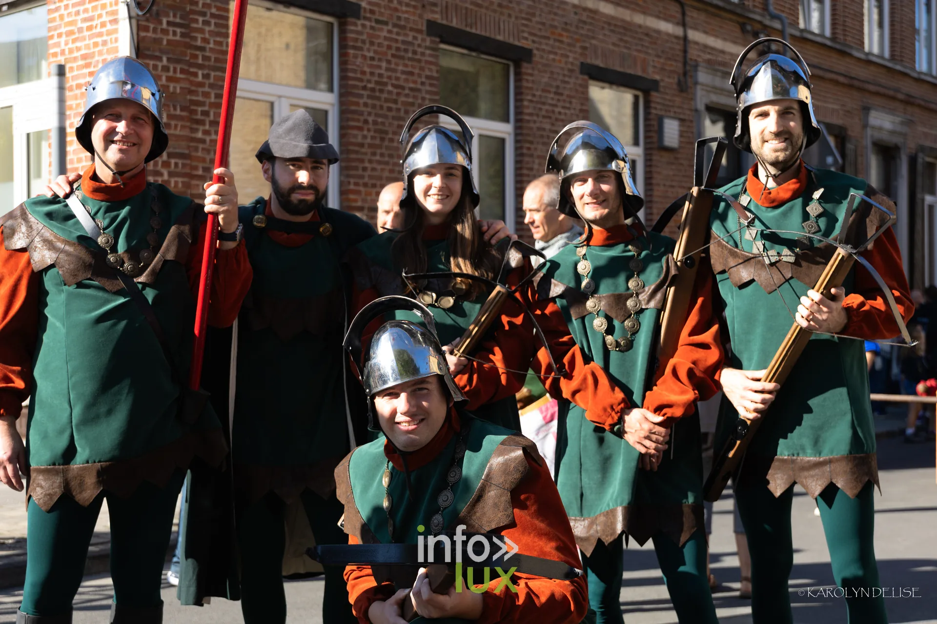 750e Tour Sainte-Gertrude, Nivelles, 4 octobre 2026 : Un groupe costumé avant la rentrée