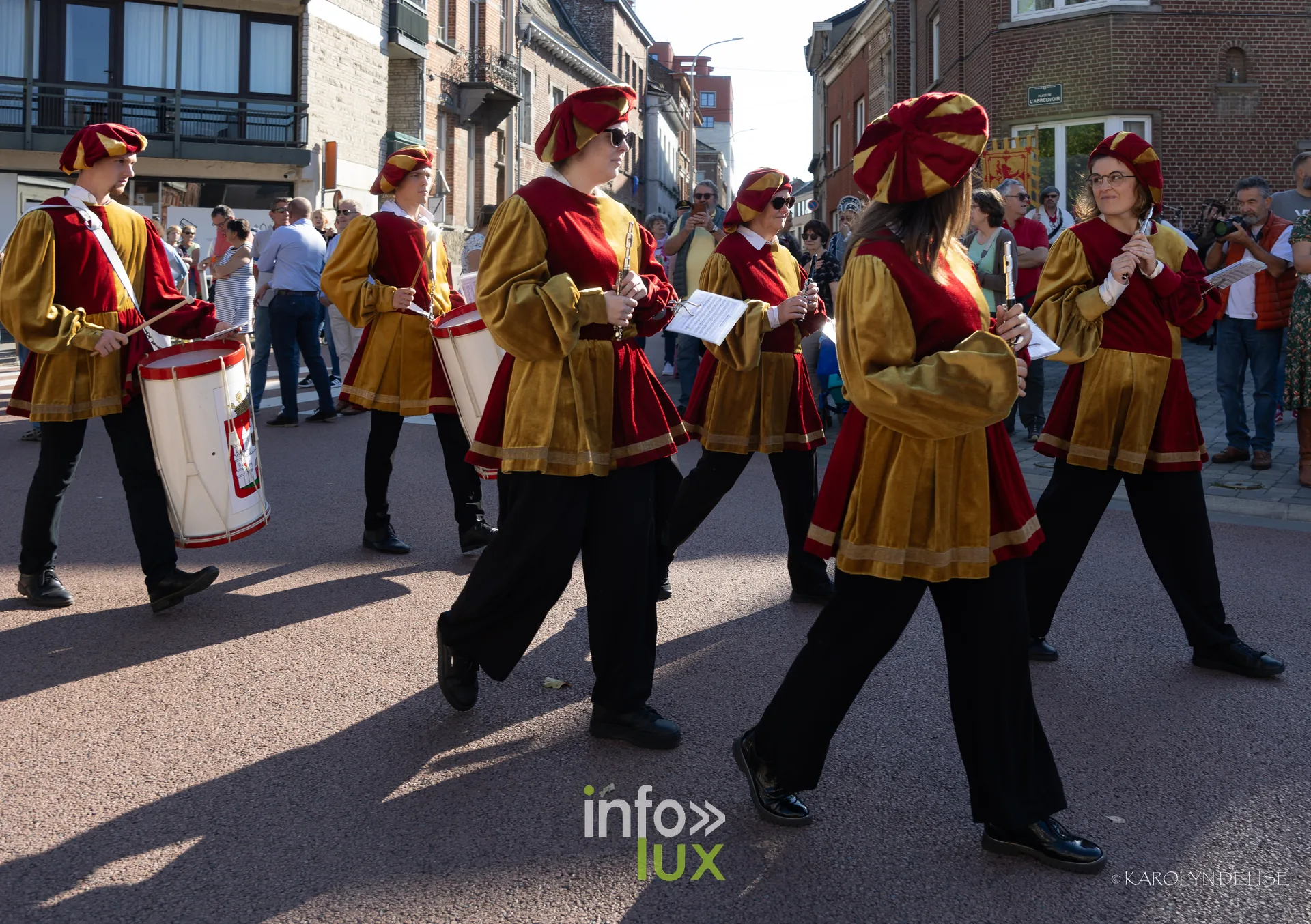 750e Tour Sainte-Gertrude, Nivelles, 4 octobre 2026 : Un groupe costumé avant la rentrée