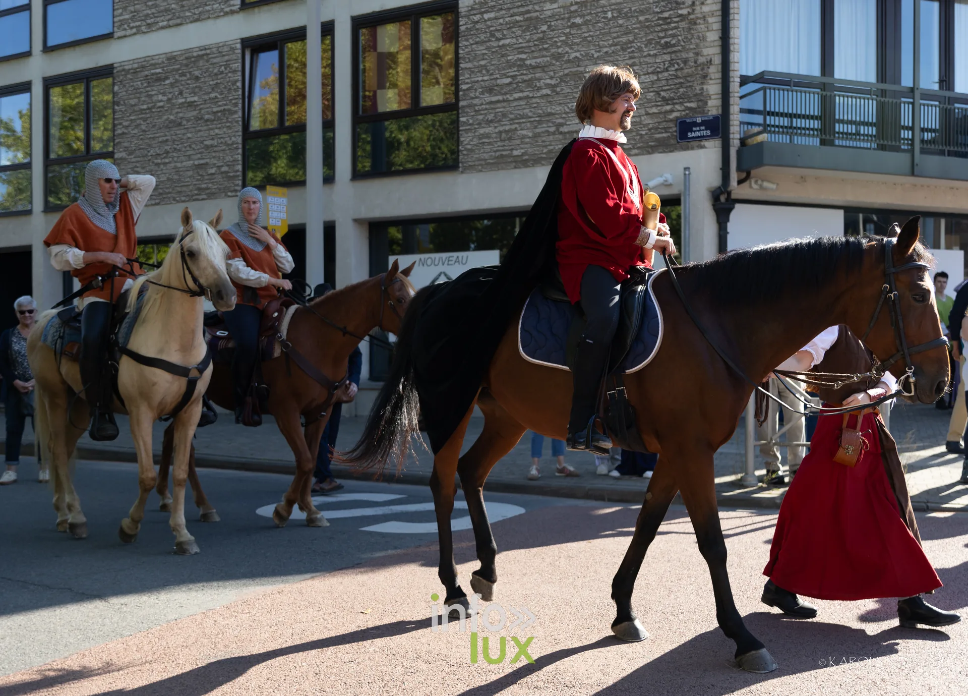 750e Tour Sainte-Gertrude, Nivelles, 4 octobre 2026 : Un groupe costumé avant la rentrée