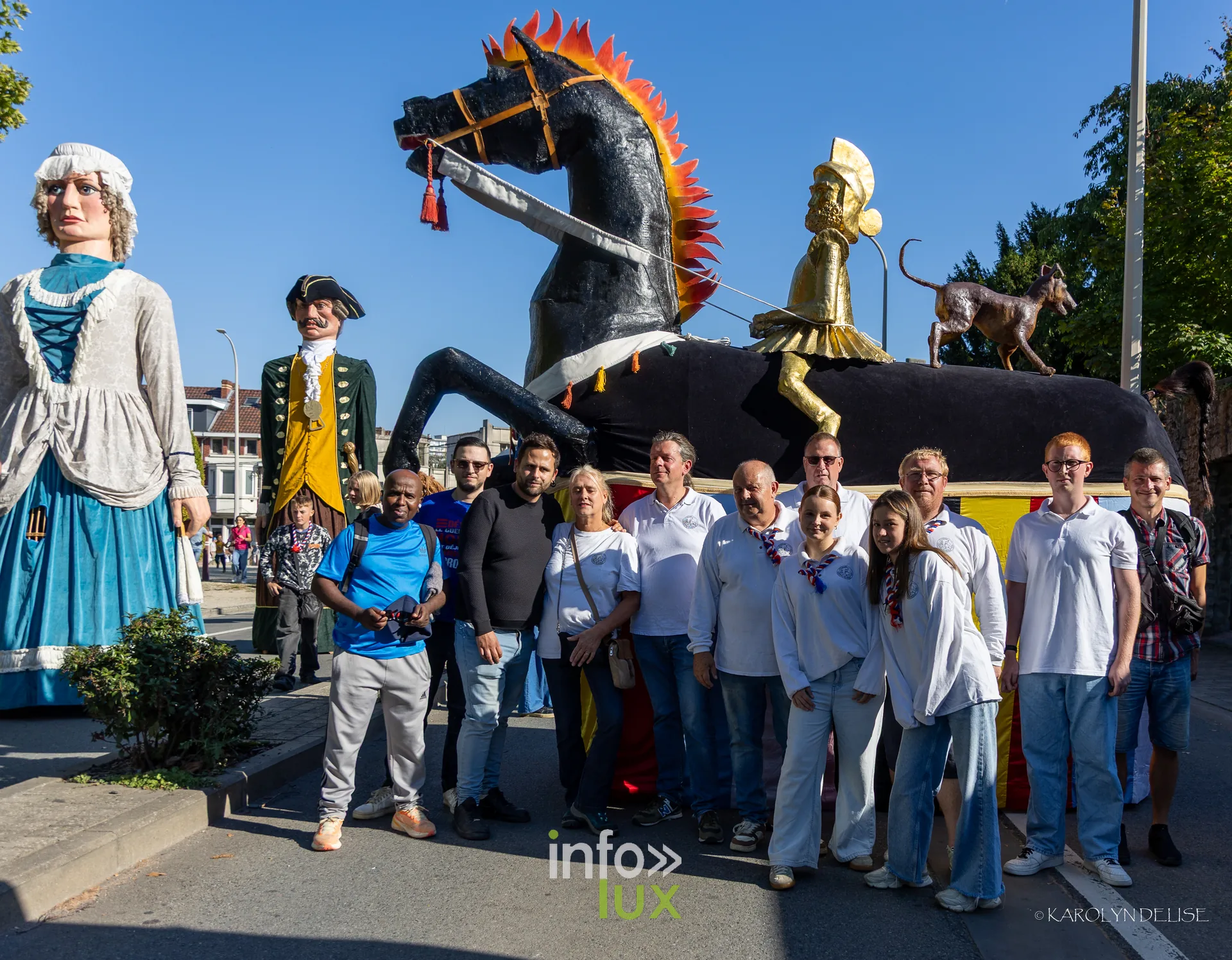 750e Tour Sainte-Gertrude, Nivelles, 4 octobre 2026 : Un groupe costumé avant la rentrée